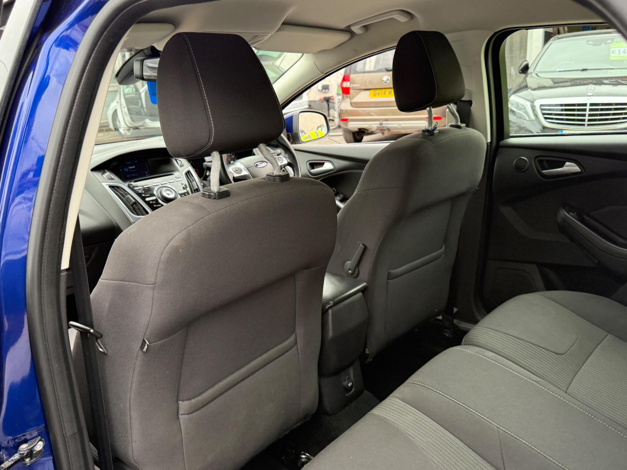 Ford Focus - Image 48
