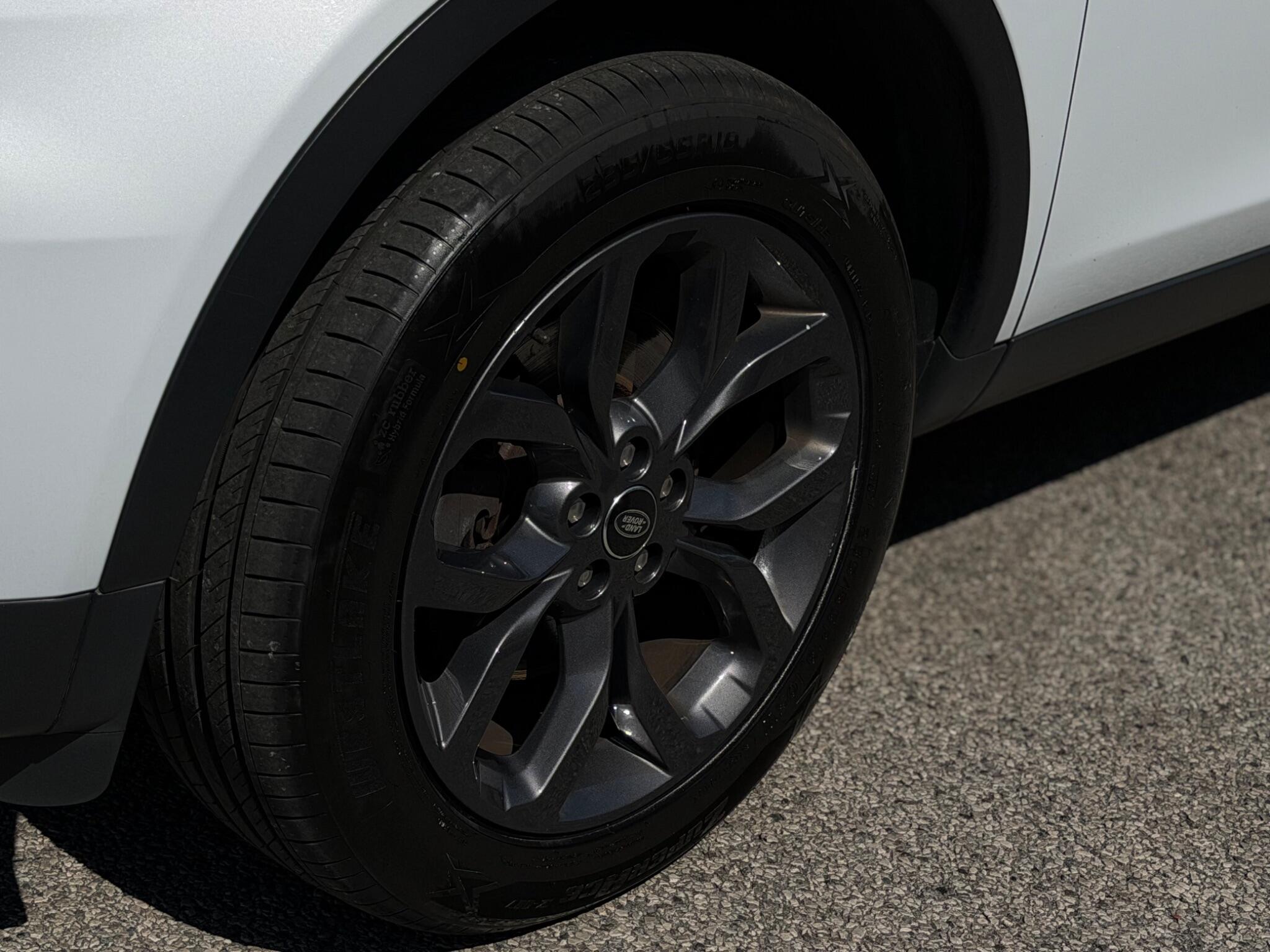 Land Rover Discovery Sport view 24