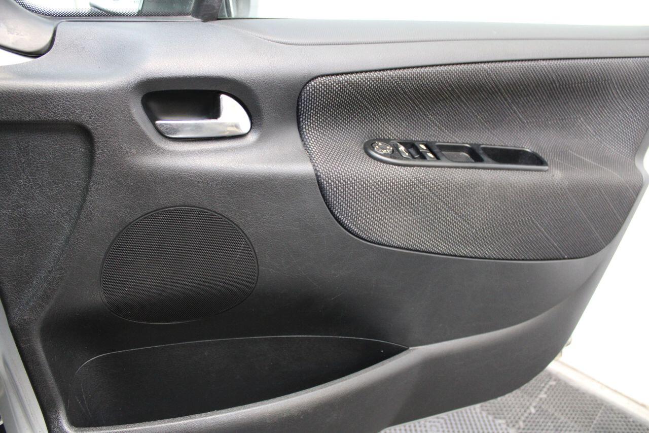 Peugeot 207 view 22