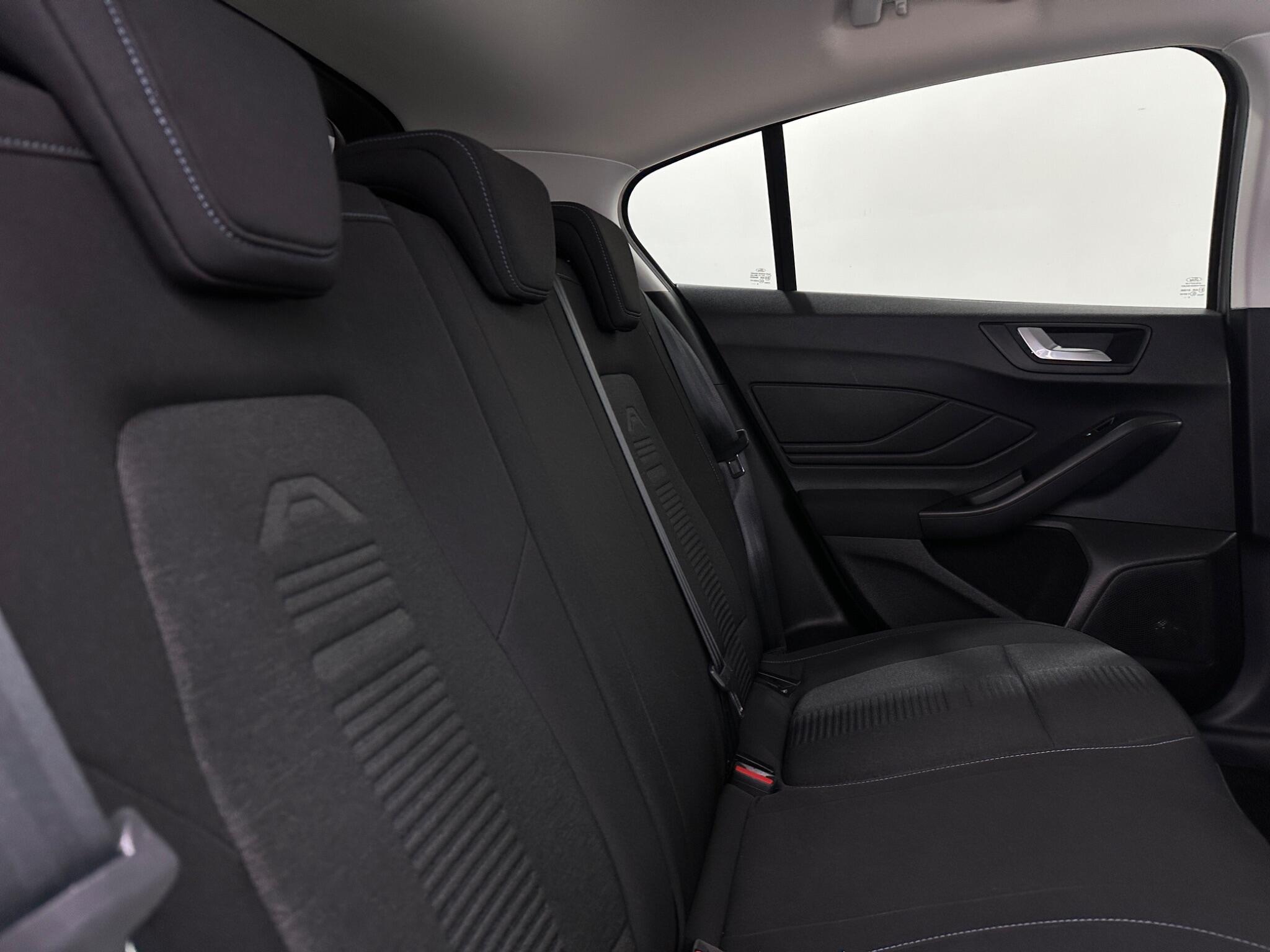 Ford Focus view 39
