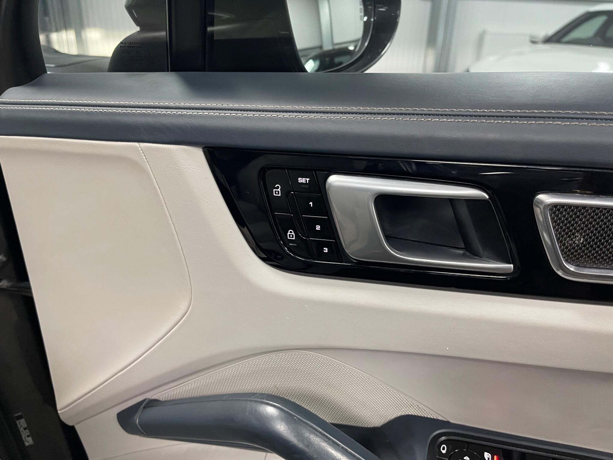 Porsche Cayenne view 44