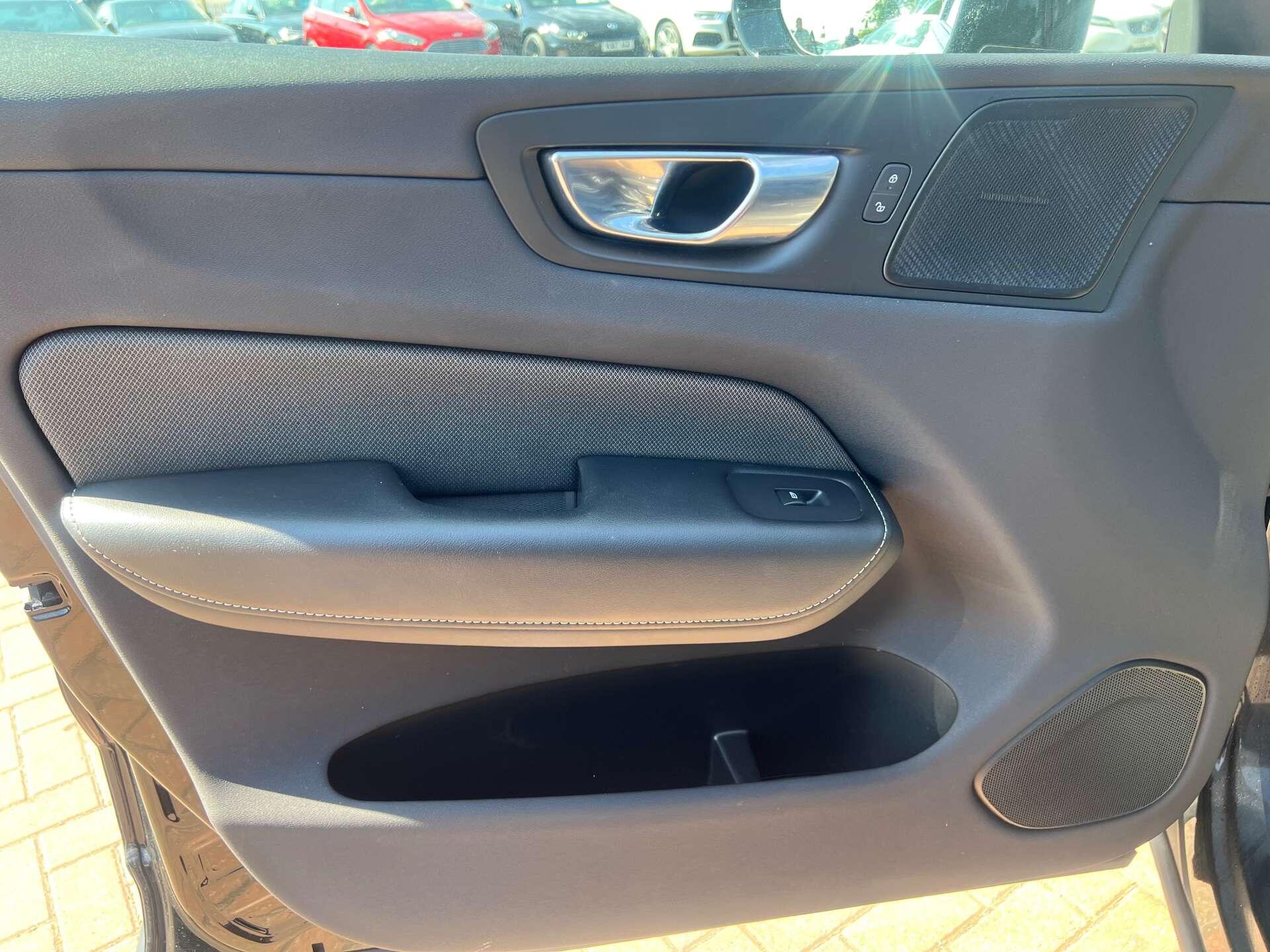 Volvo XC60 view 44
