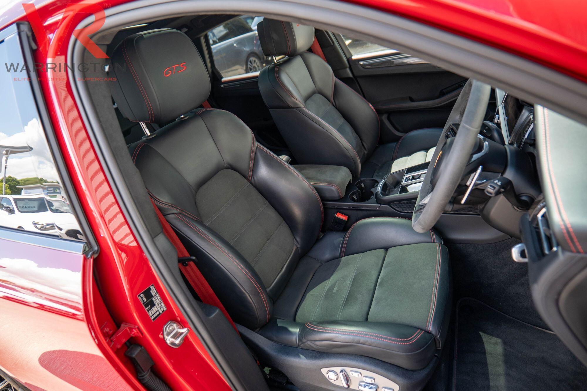Porsche Macan view 28