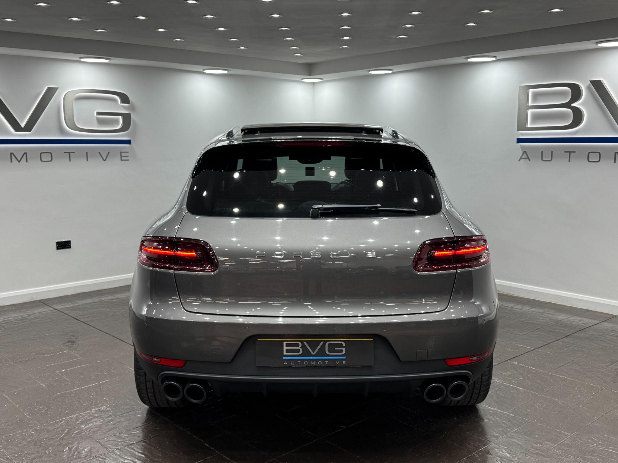 Porsche Macan view 17