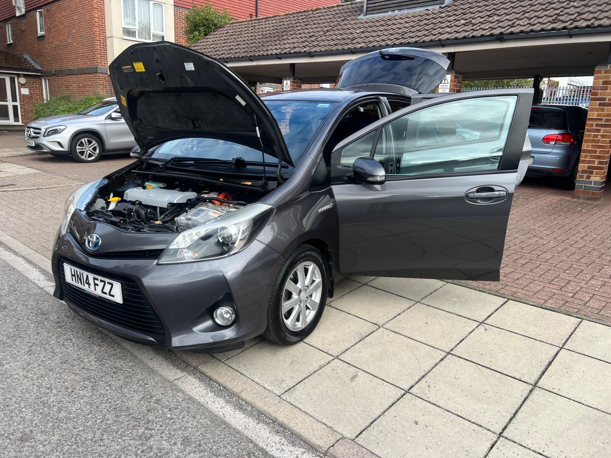 Toyota Yaris view 4
