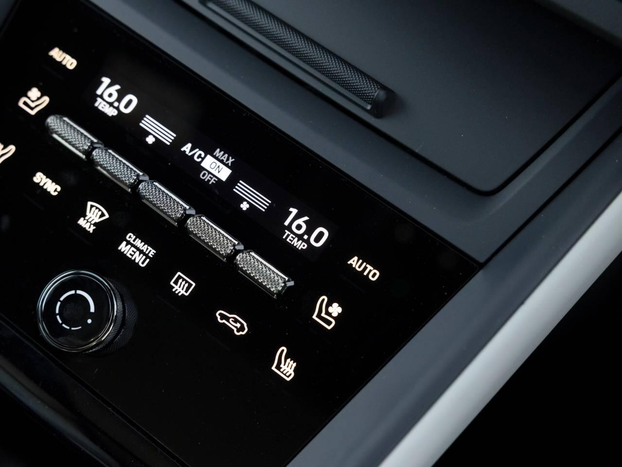 Porsche Macan view 55