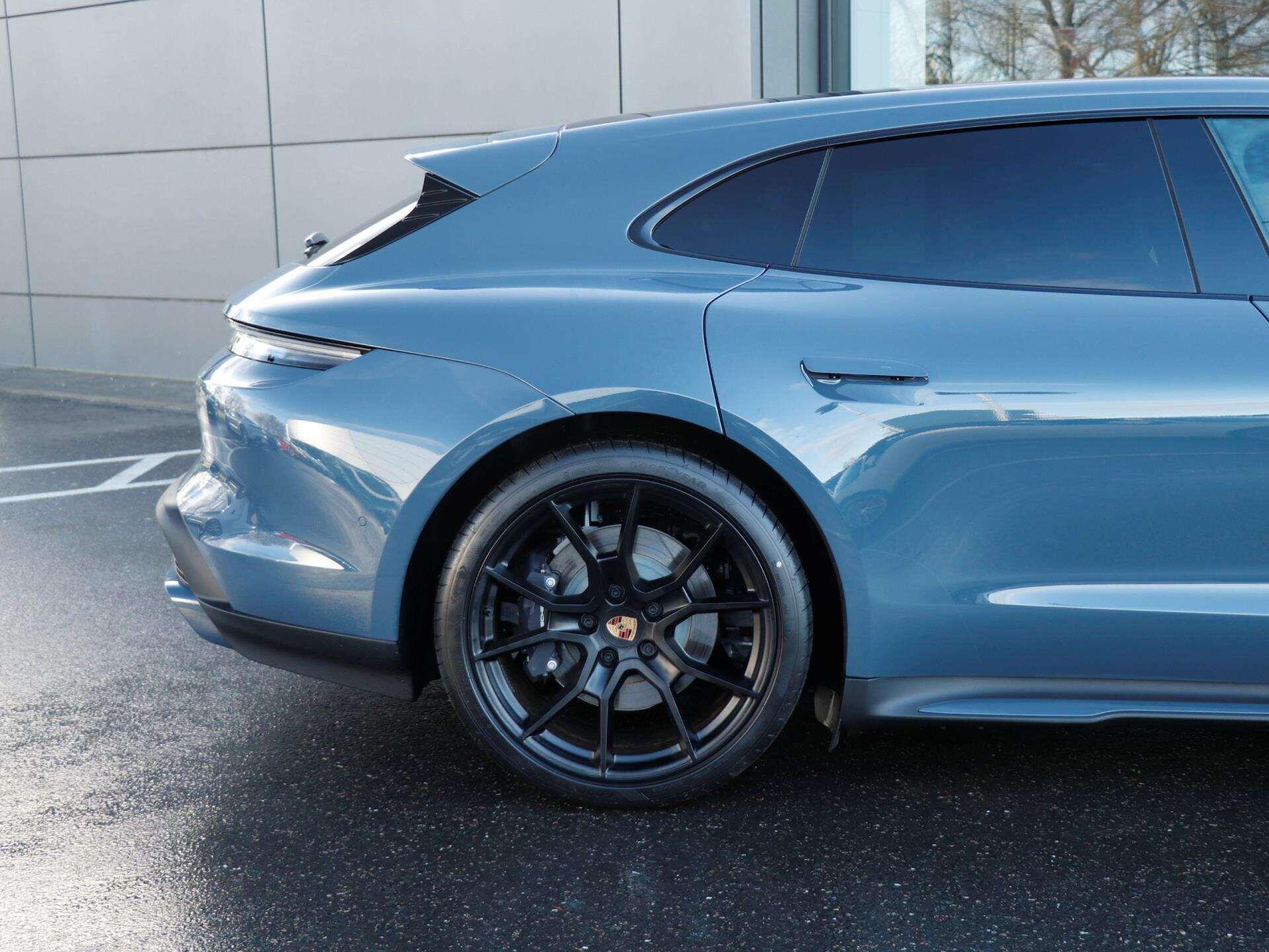 Porsche Taycan view 33