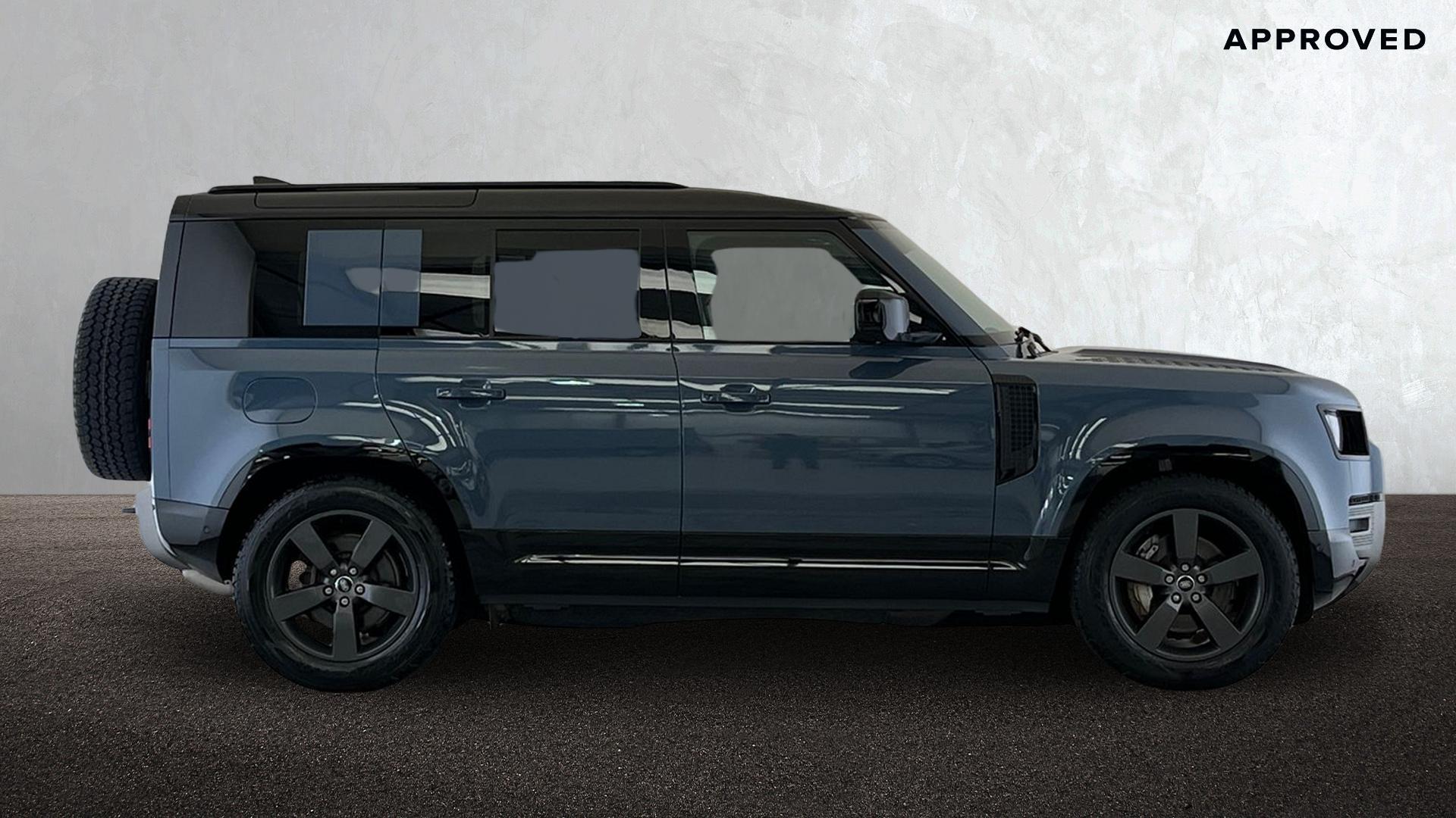 Land Rover Defender view 5
