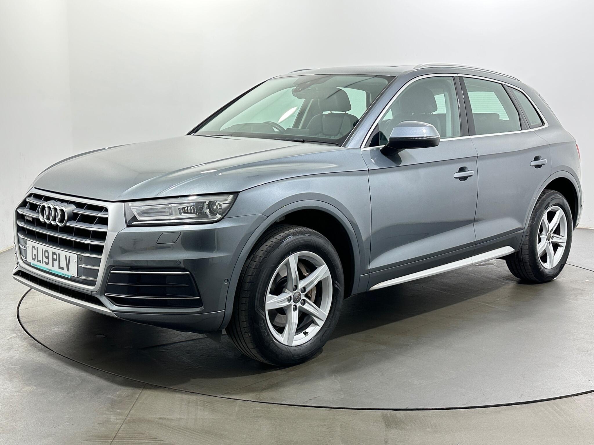 Audi Q5 view 4