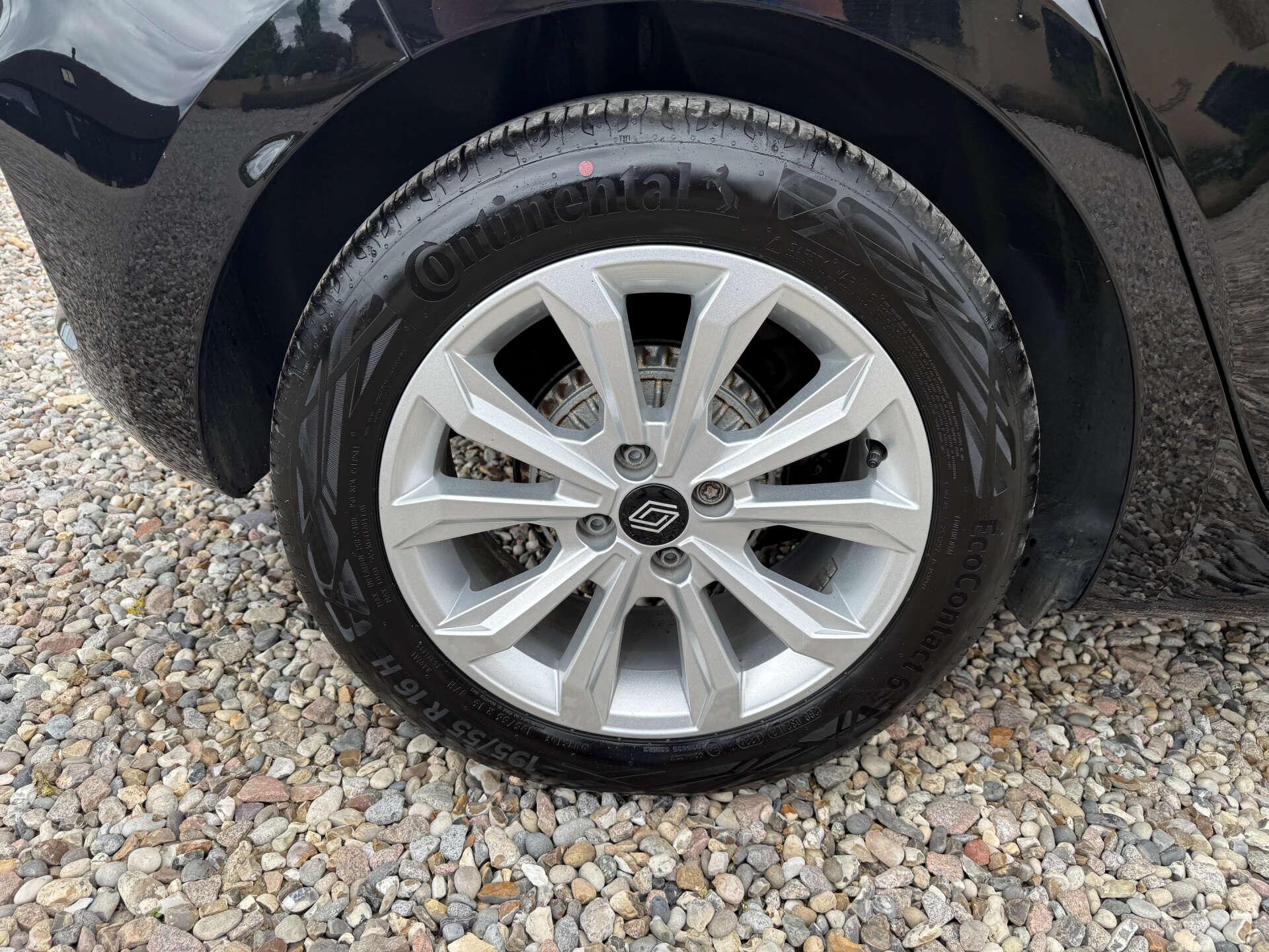 Renault Clio view 11