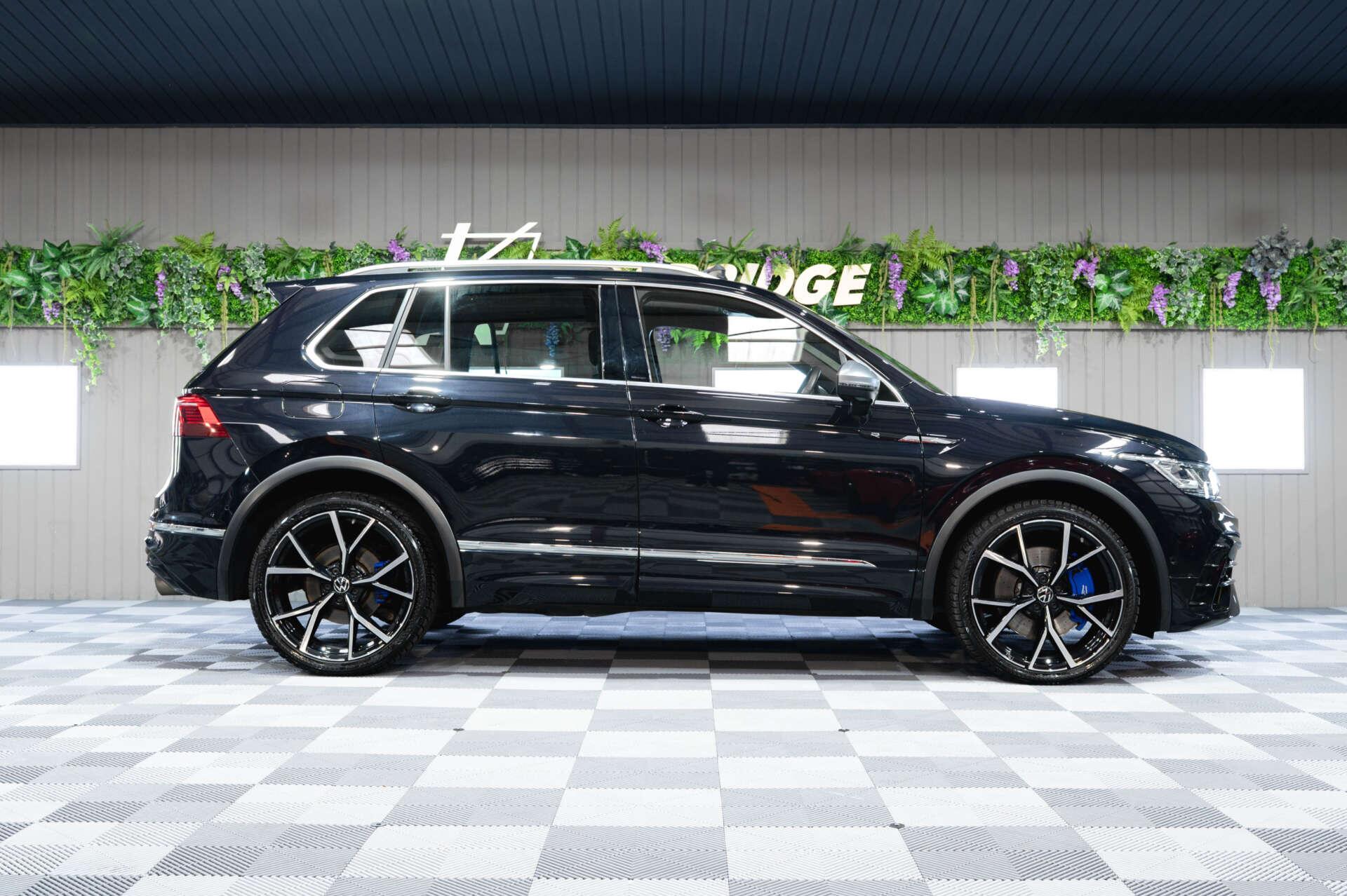 Volkswagen Tiguan view 4
