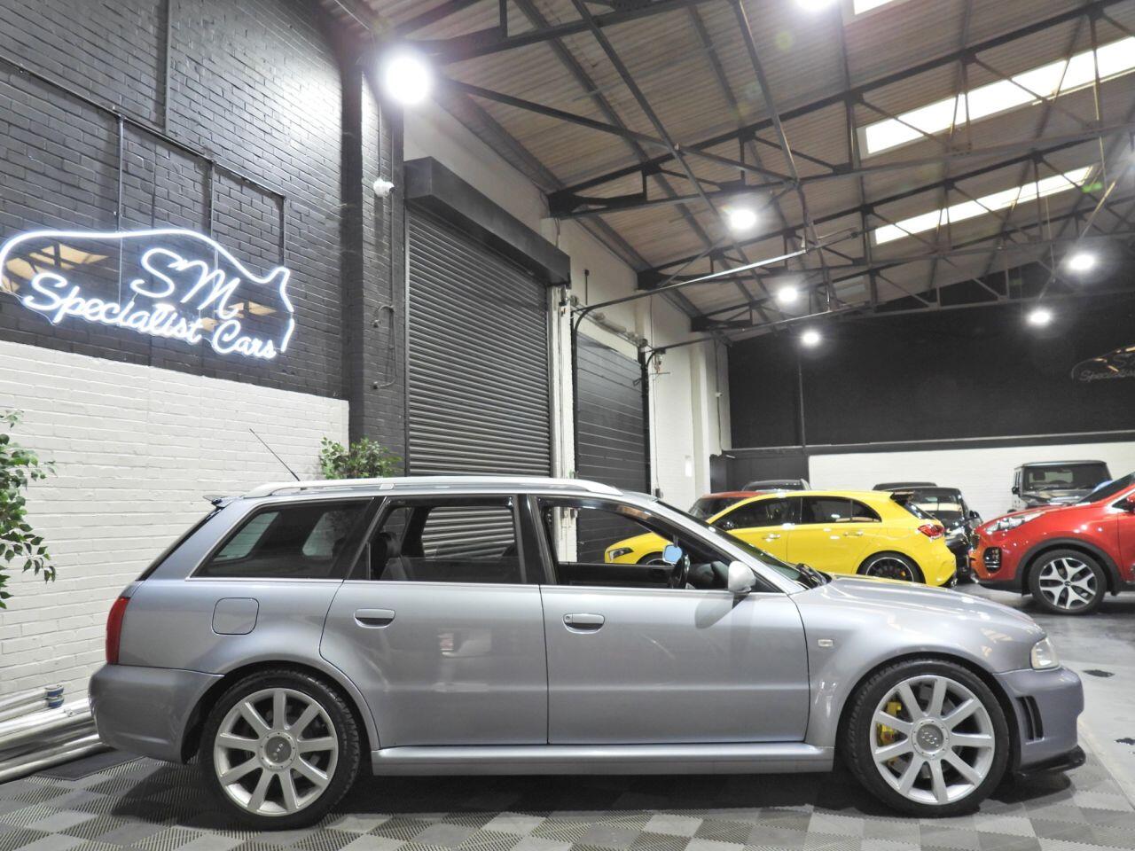Audi RS4 view 27