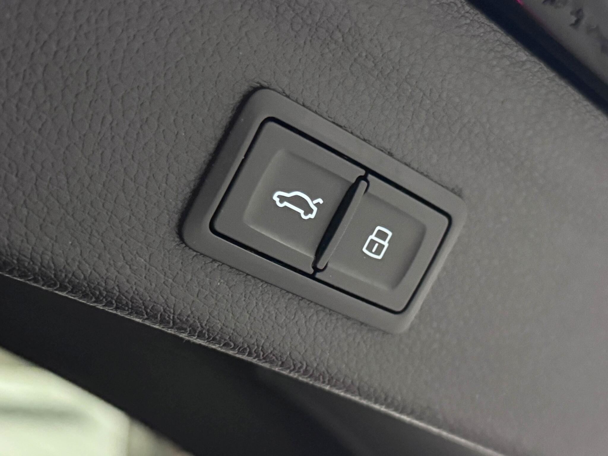 Audi Q3 view 8