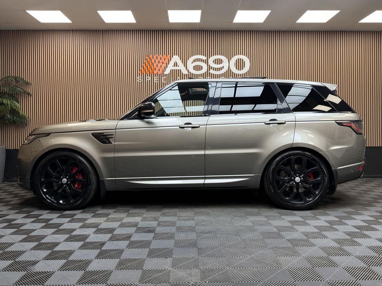 Land Rover Range Rover Sport view 4