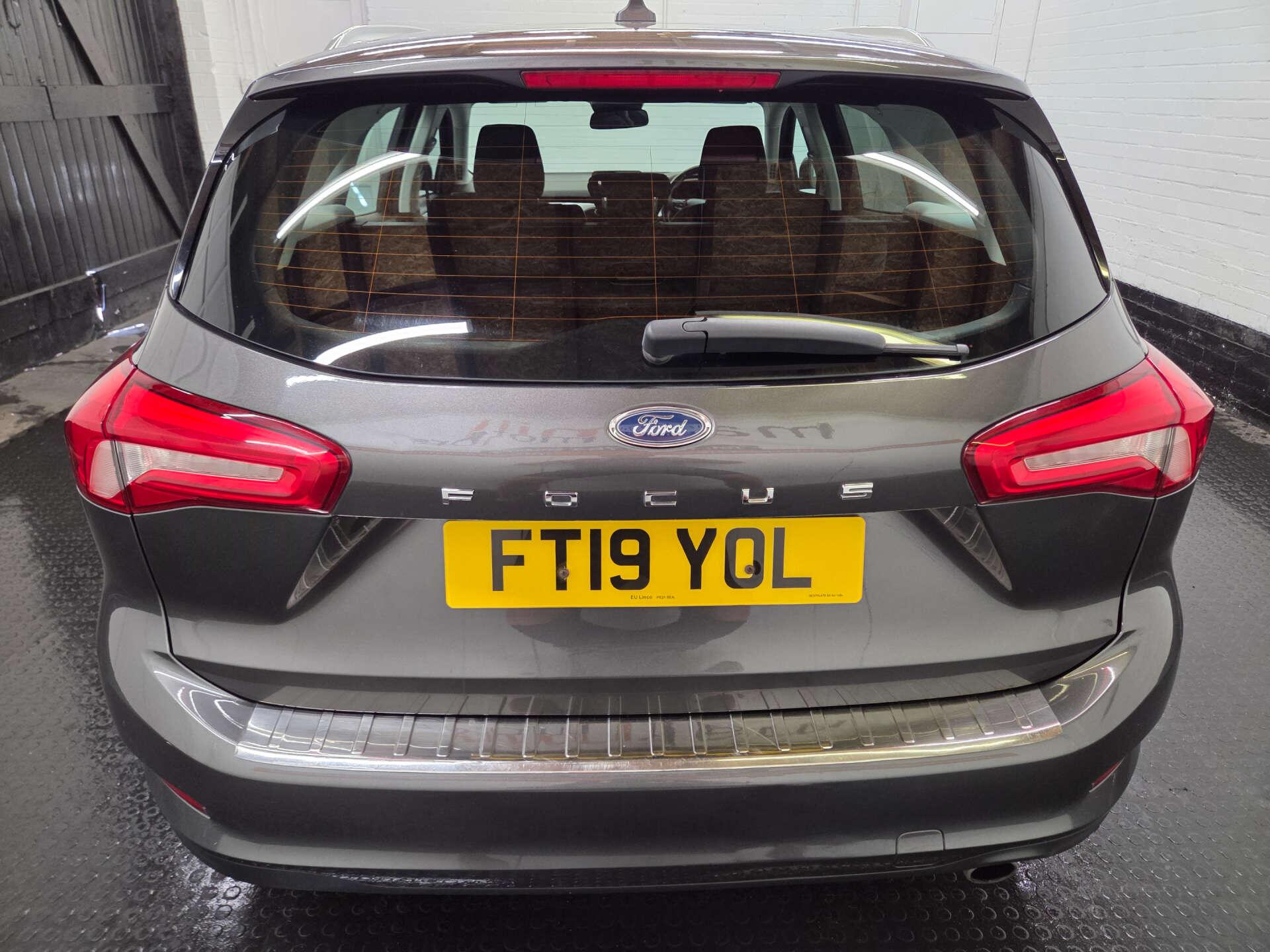 Ford Focus view 6