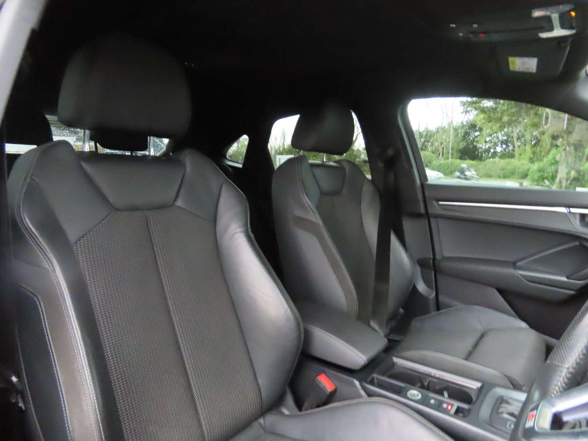 Audi Q3 view 8
