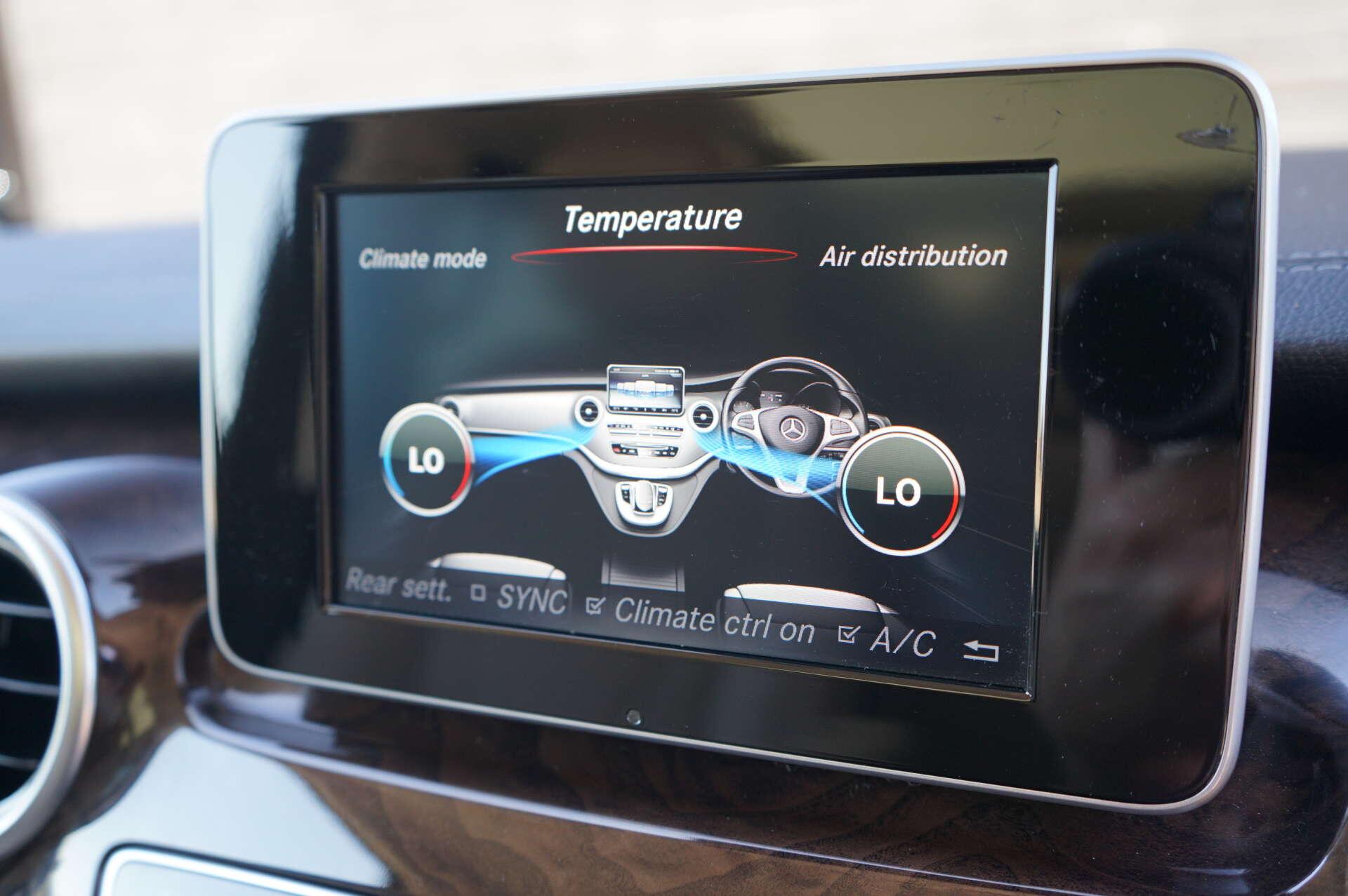 Mercedes-Benz V-Class view 35