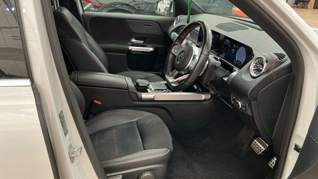 Mercedes-Benz 300 view 7