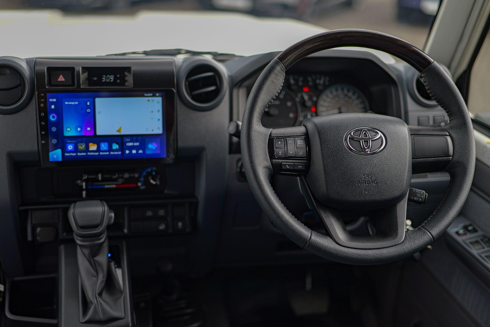 Toyota Land Cruiser view 18