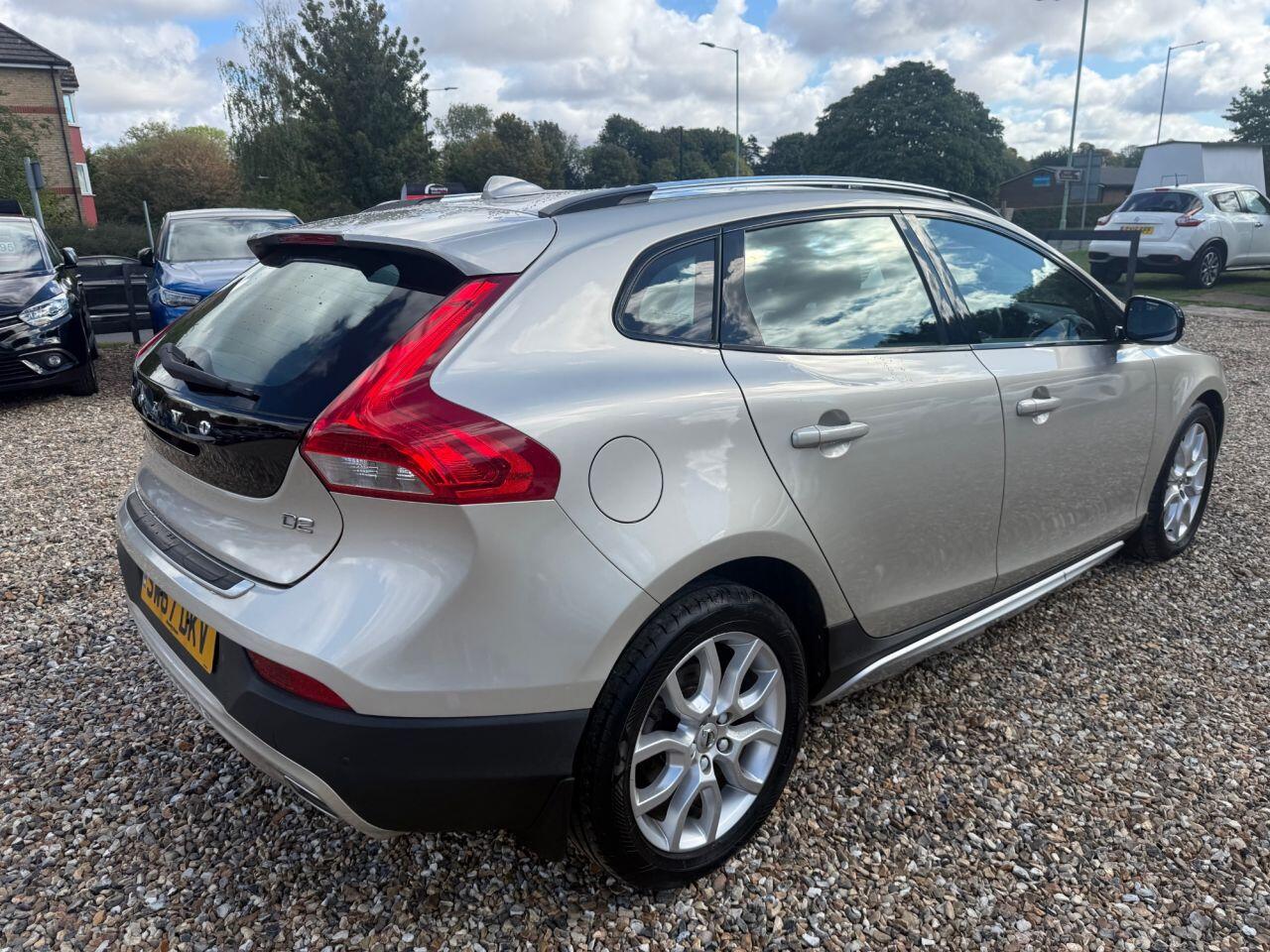 Volvo V40 Cross Country view 7