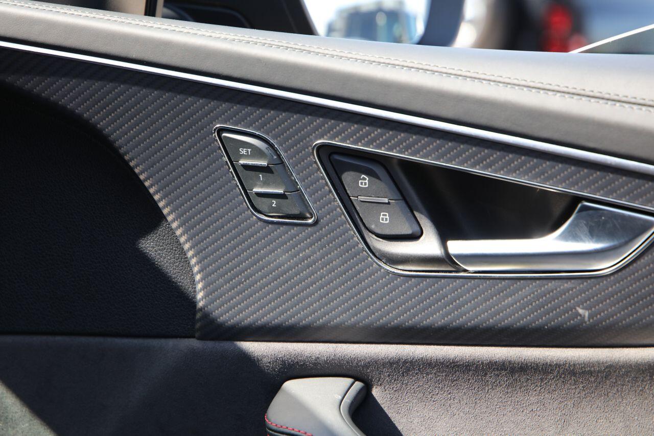 Audi RS Q8 view 37