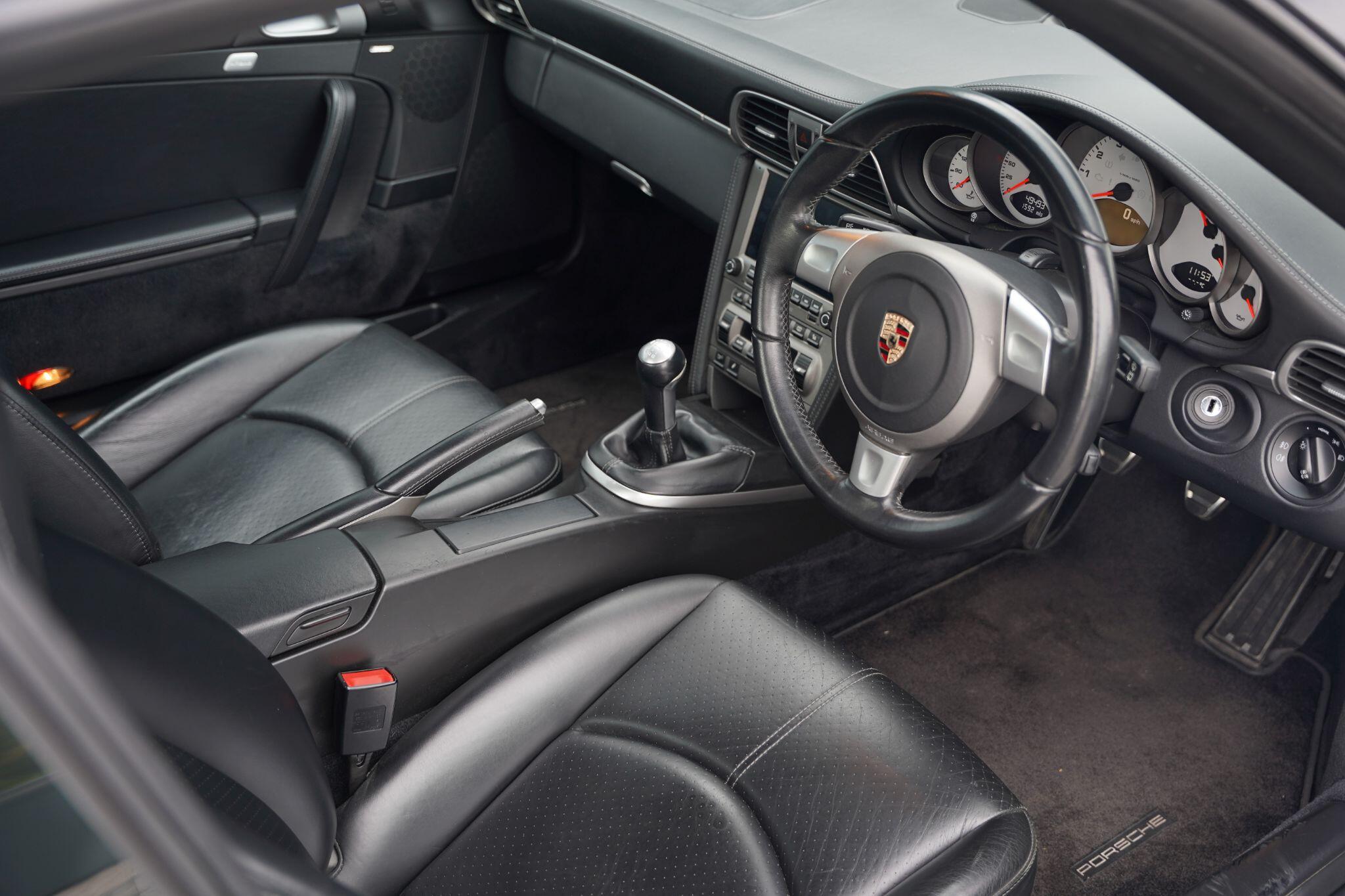 Porsche 911 view 12