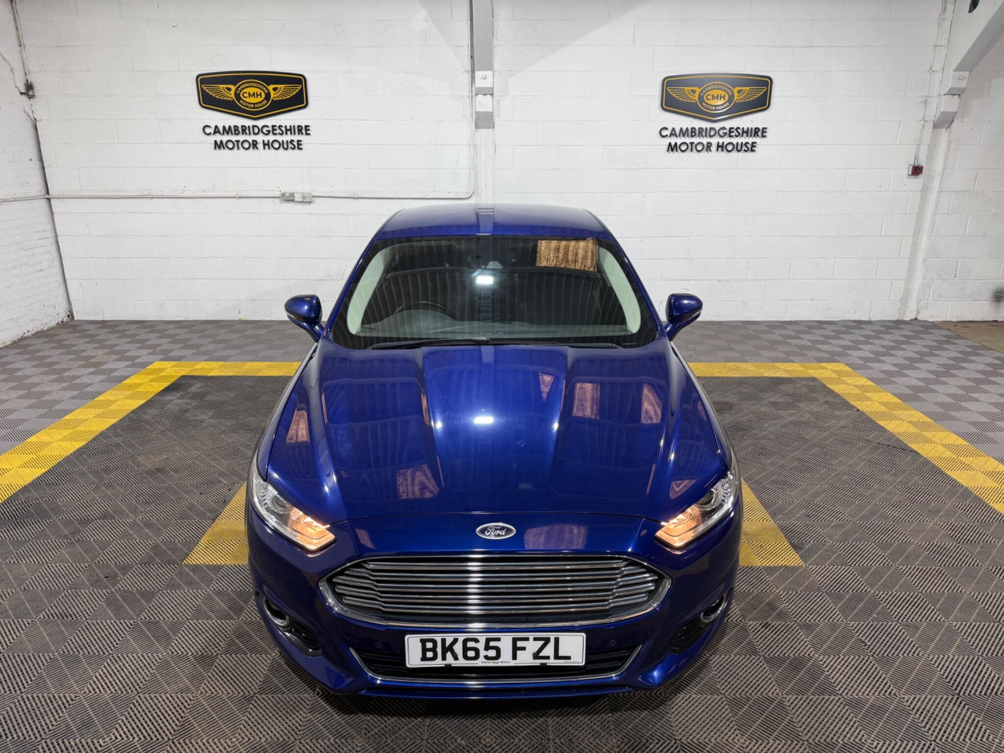 Ford Mondeo view 14