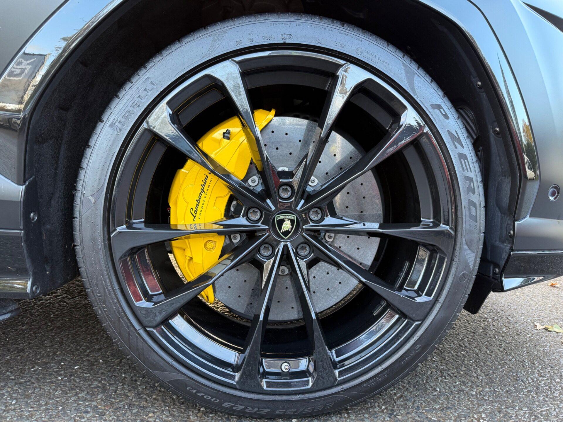 Lamborghini Urus view 9