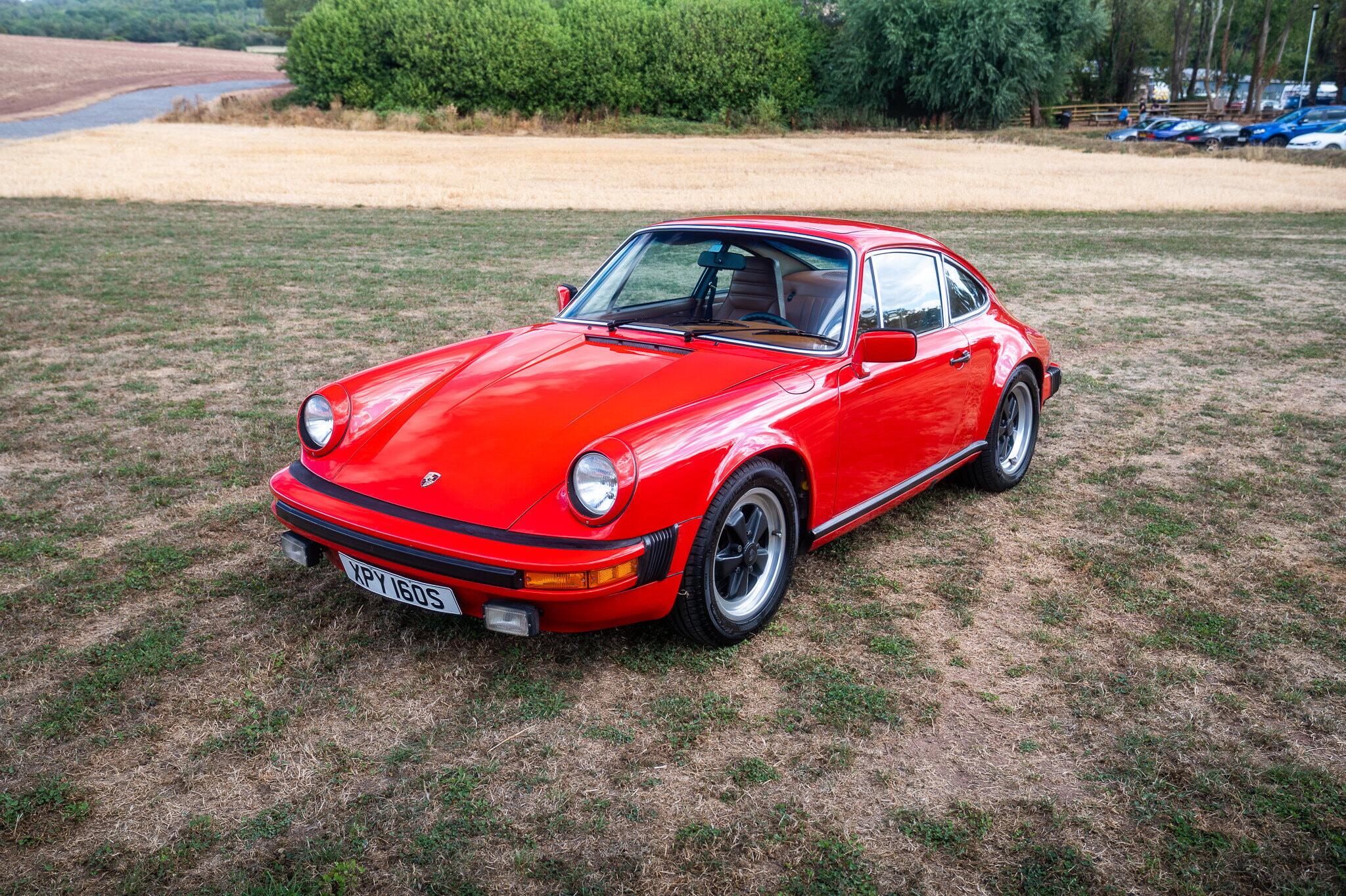 Porsche 911 view 7
