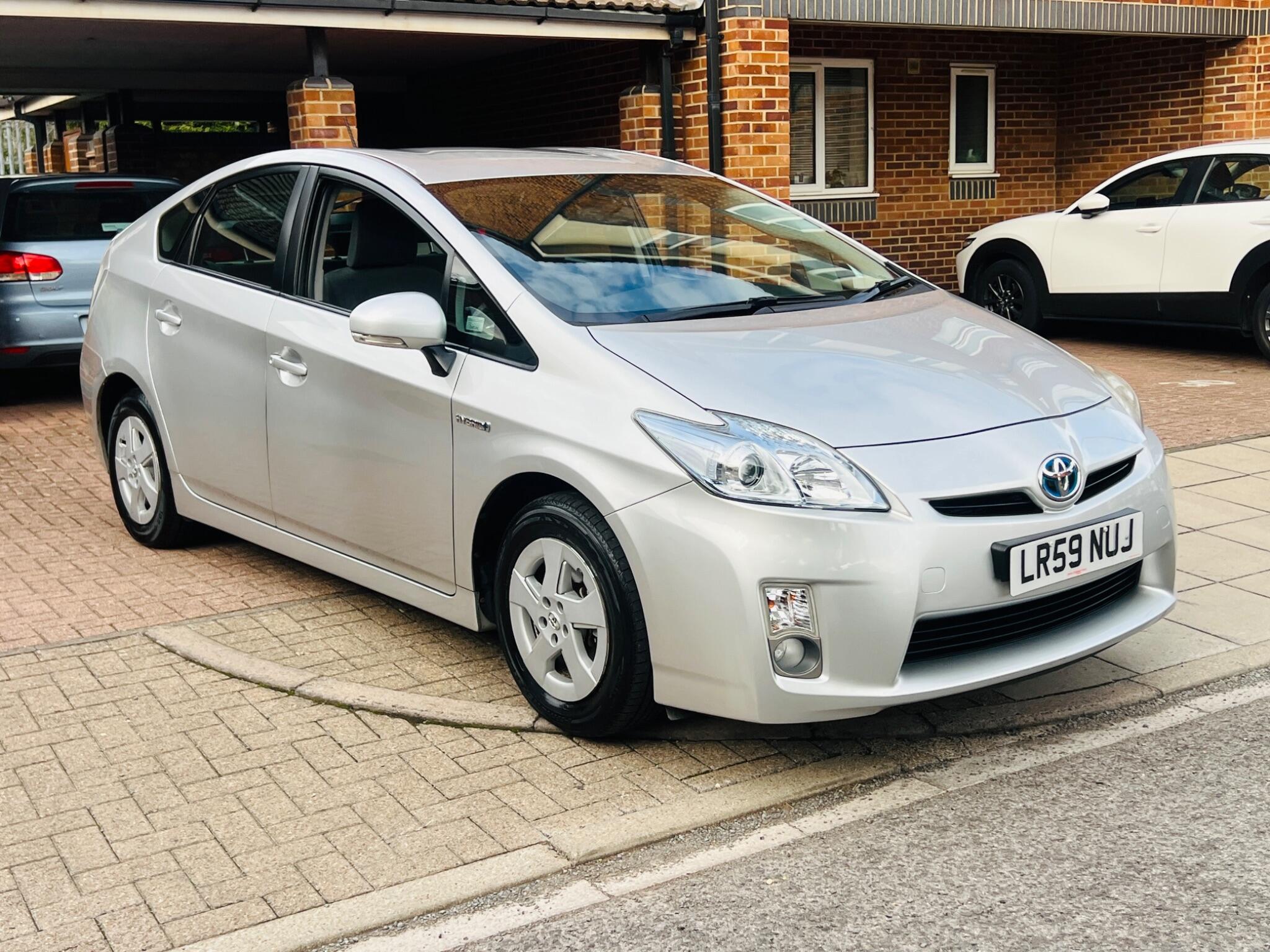 Toyota Prius view 9