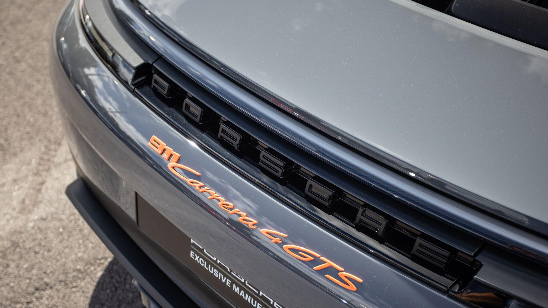 Porsche 911 view 30