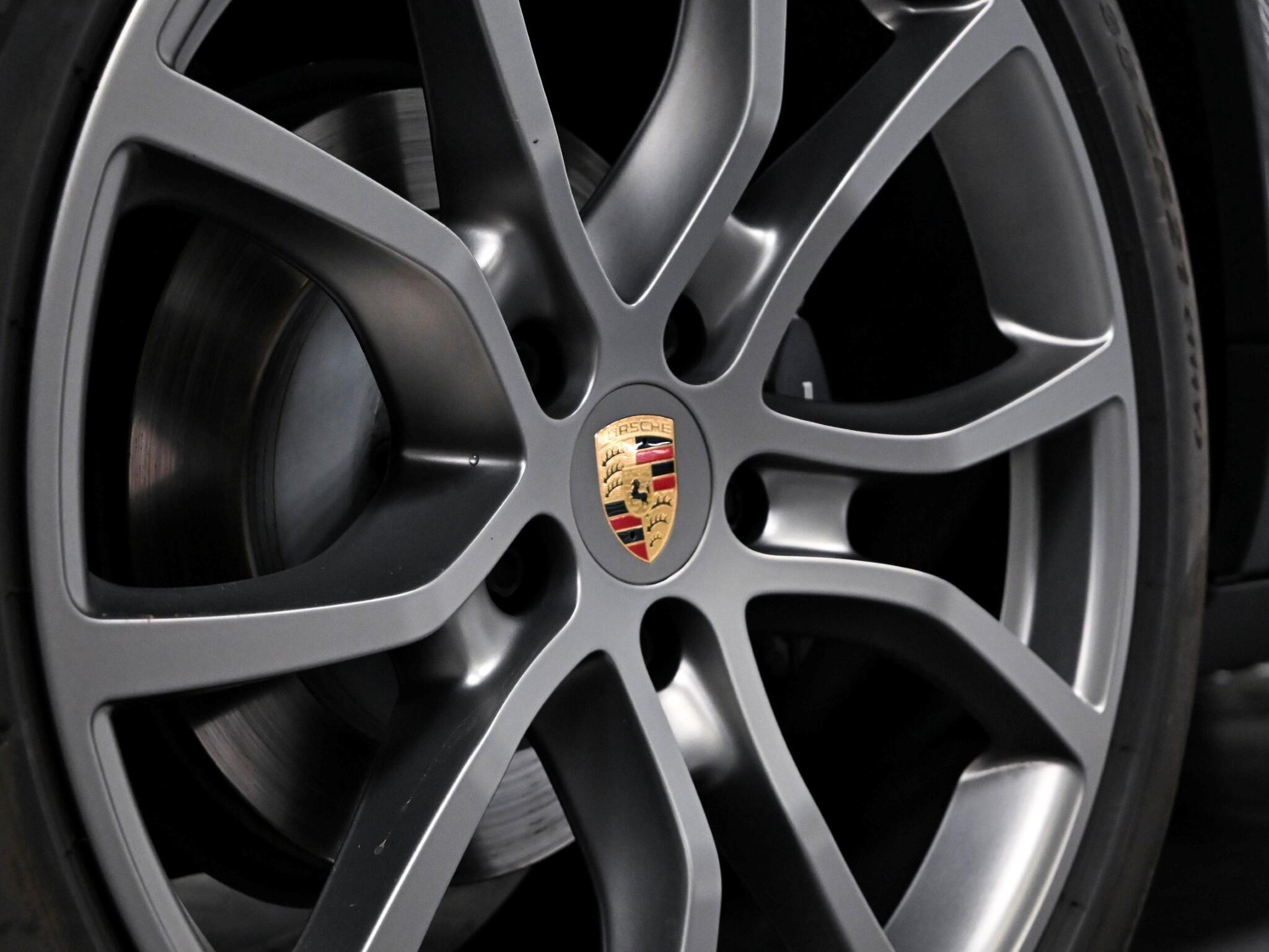 Porsche Cayenne view 27