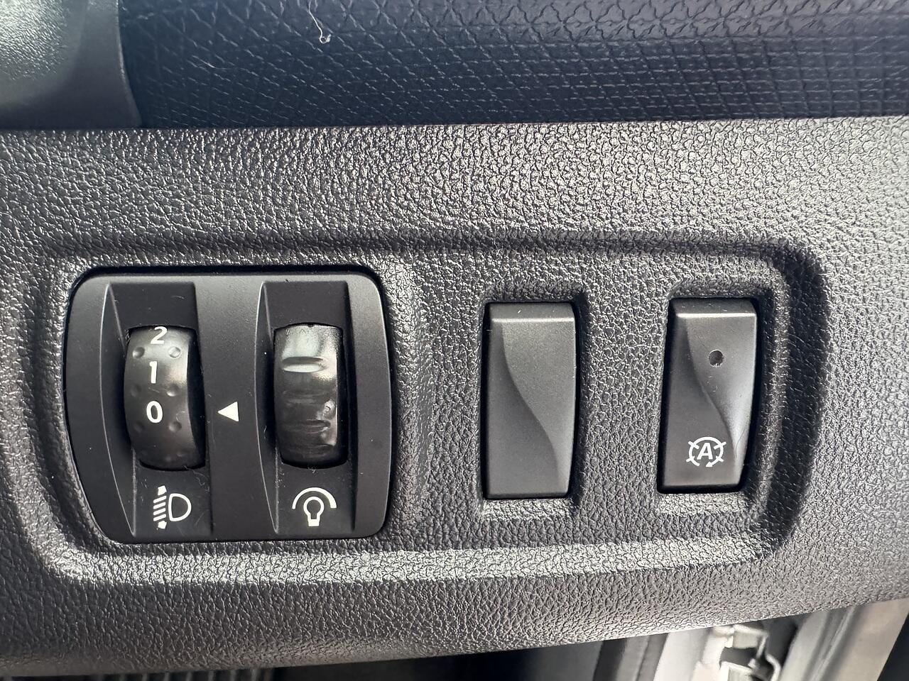 Renault Clio view 25