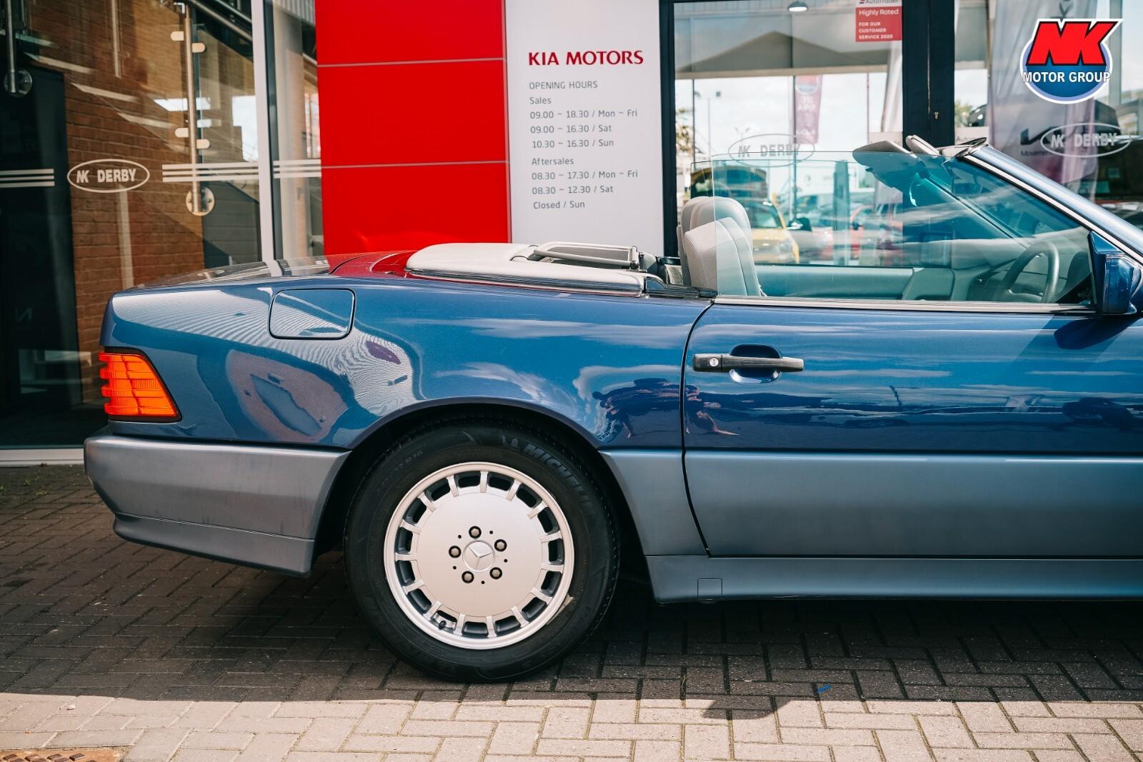 Mercedes-Benz SL view 8
