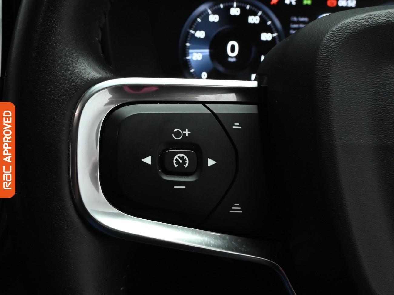 Volvo XC40 view 21