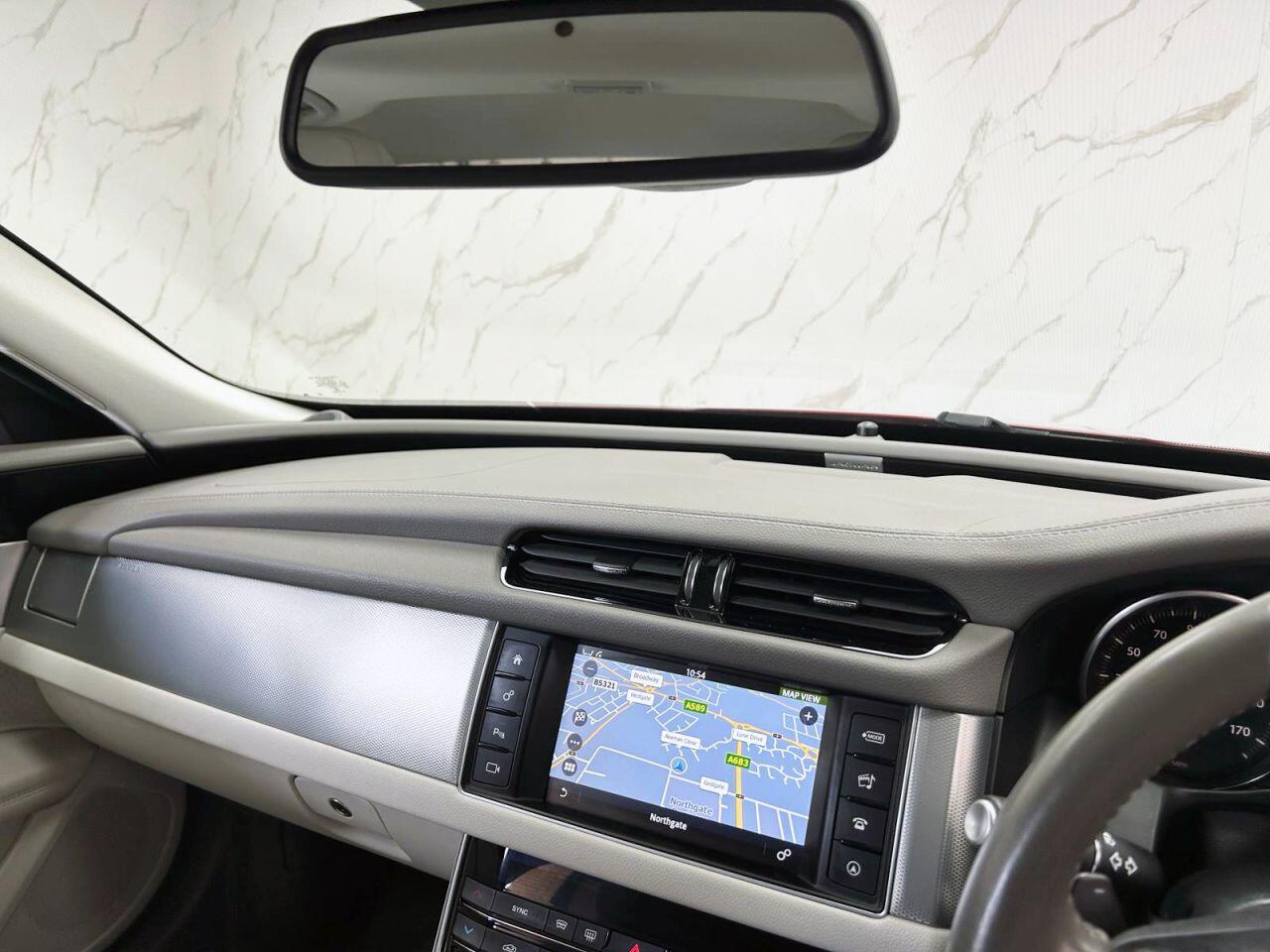 Jaguar XF view 15