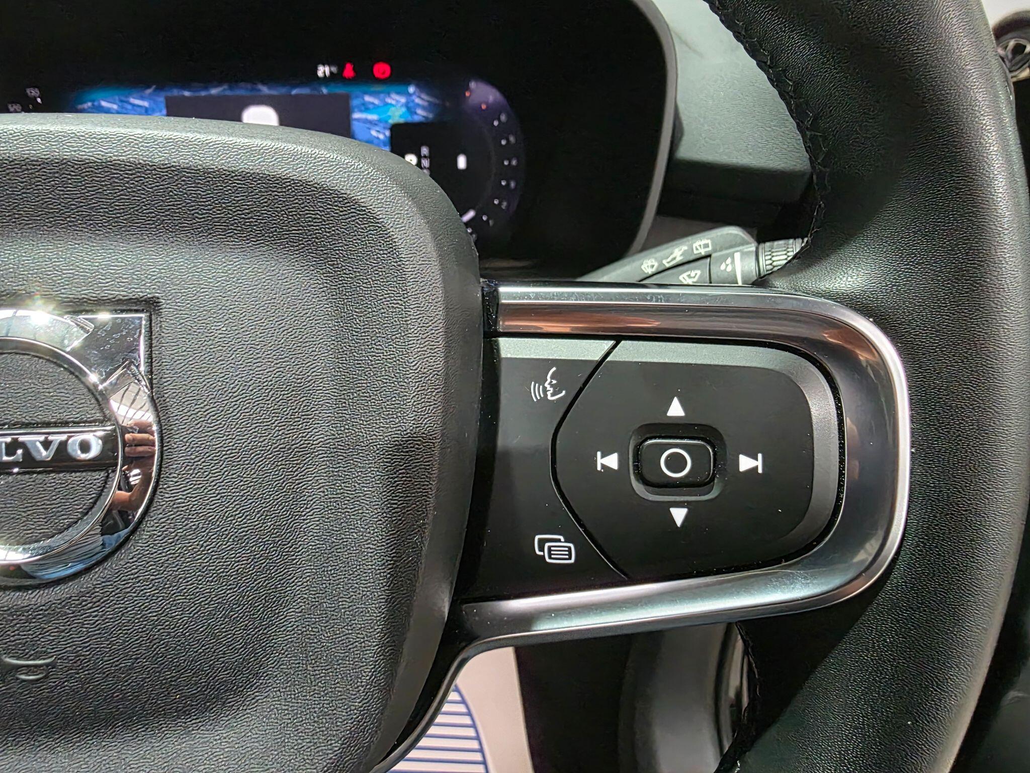 Volvo XC40 view 22