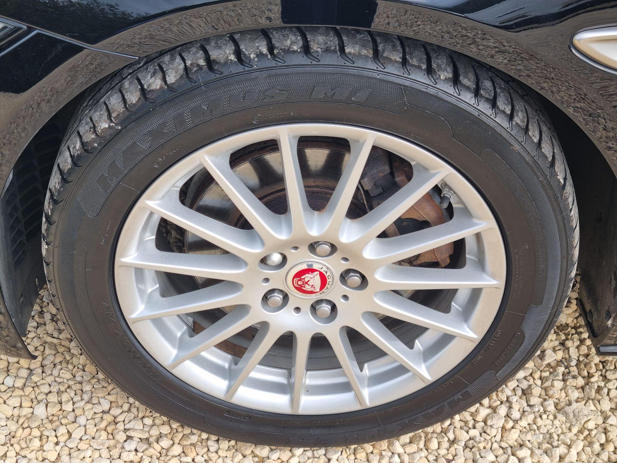 Jaguar Xe view 82