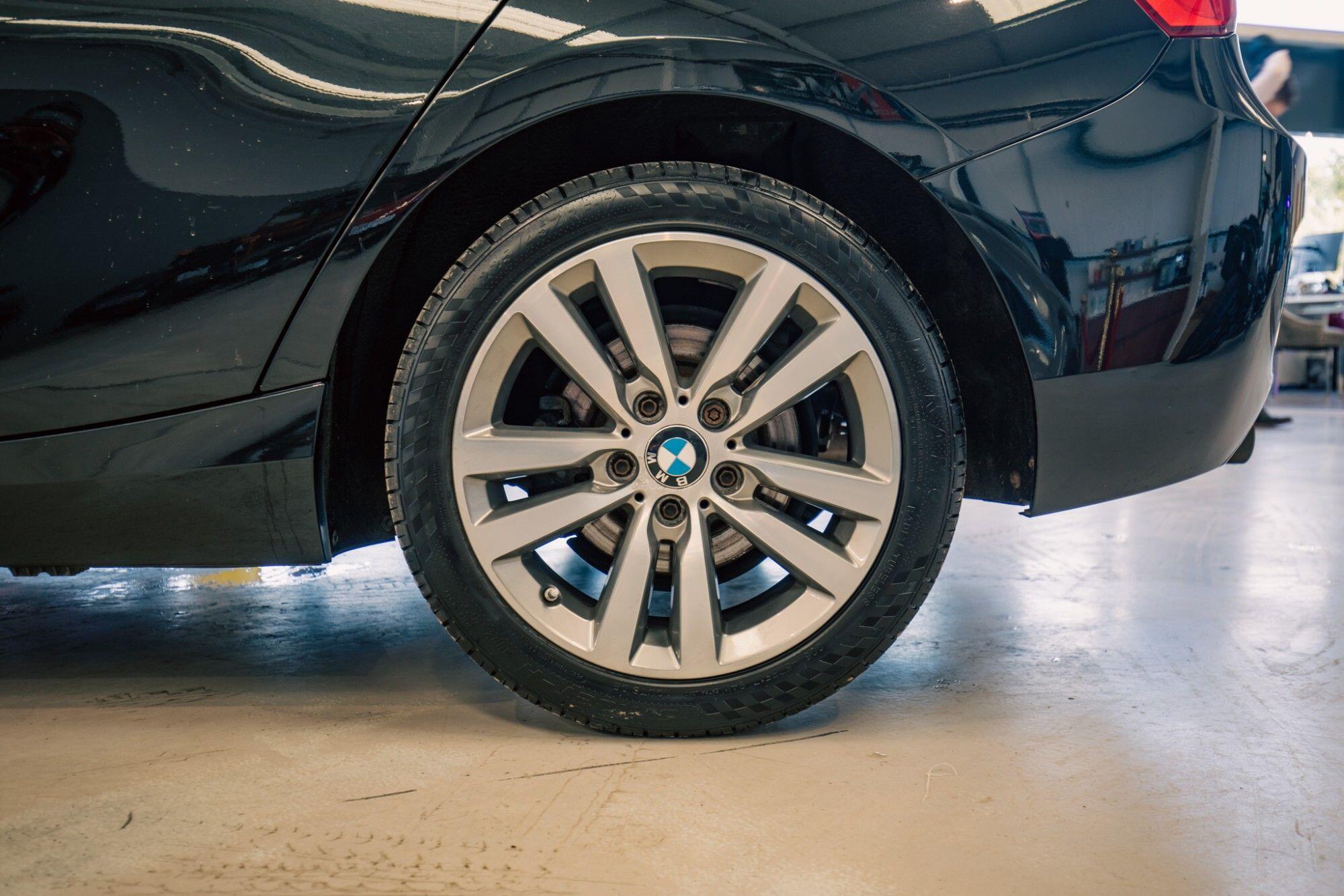 BMW 1 Series view 6