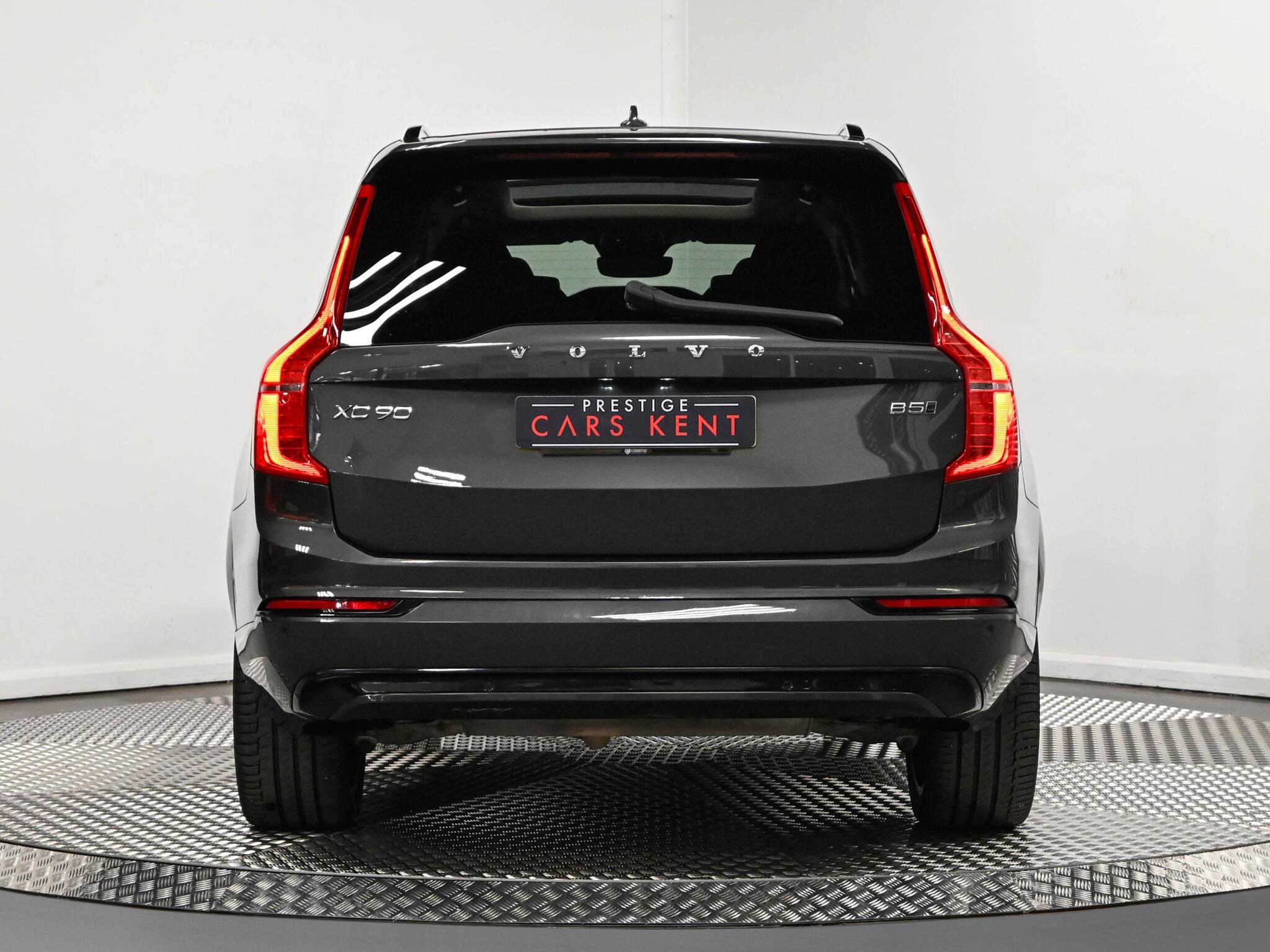 Volvo XC90 view 26