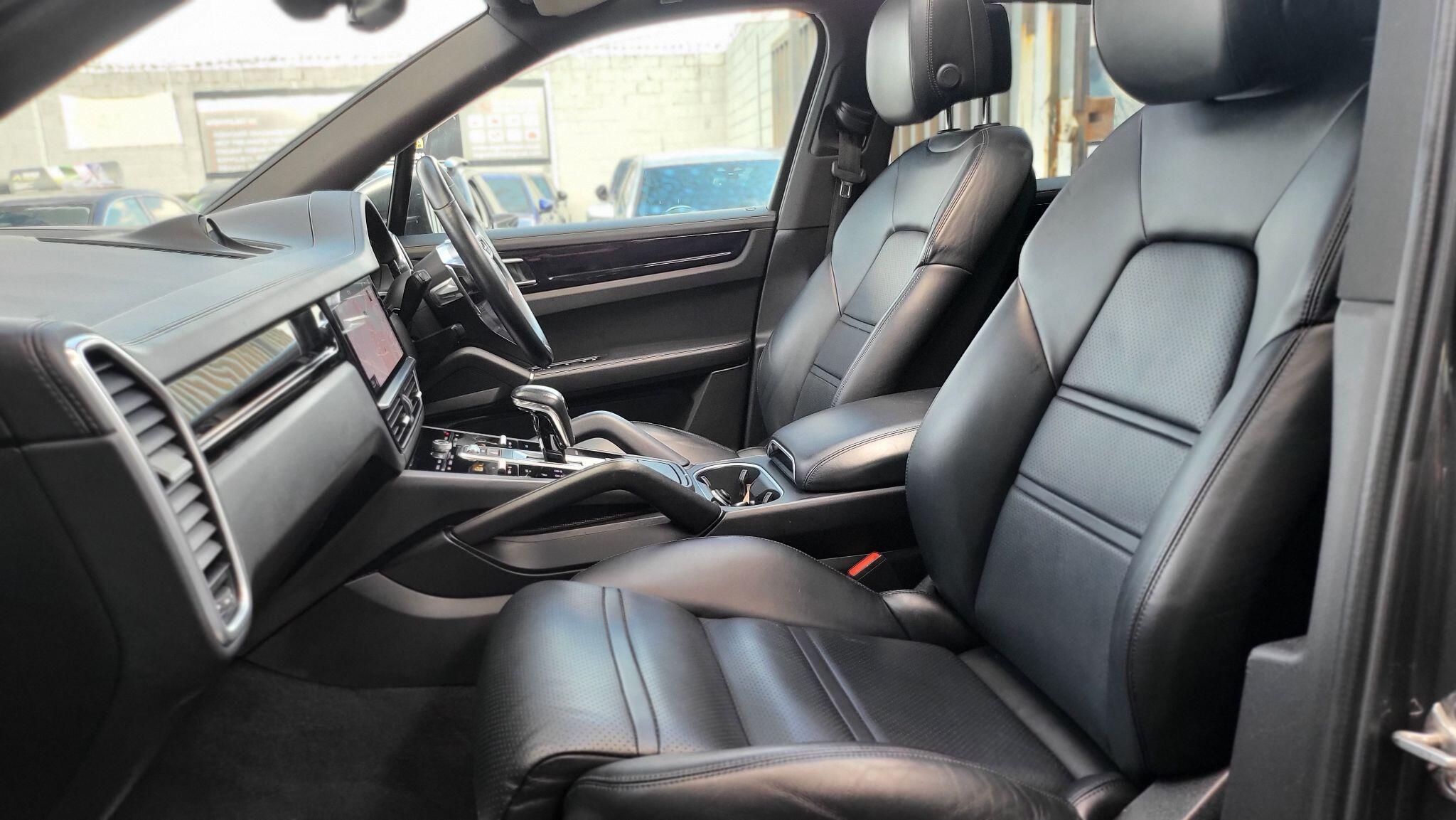 Porsche Cayenne view 36