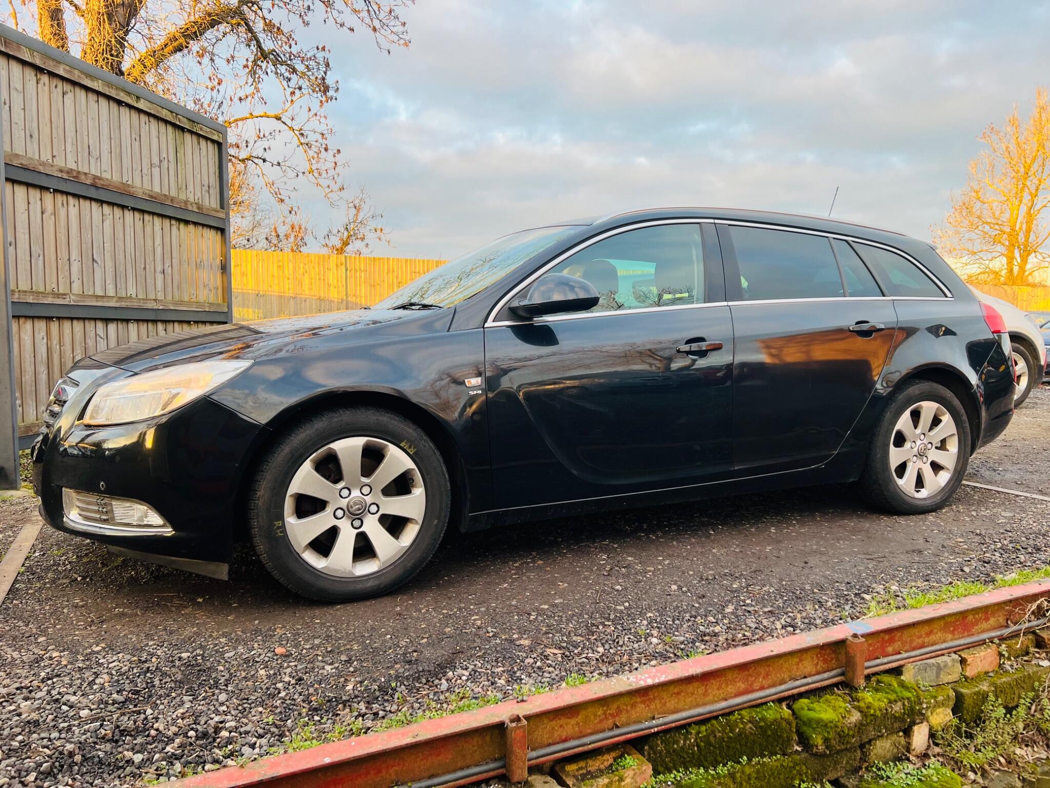 2013 Vauxhall Insignia 2.0 CDTi ecoFLEX SRi Sports Tourer Euro 5 (s/s) 5dr • 116,197 miles image 4
