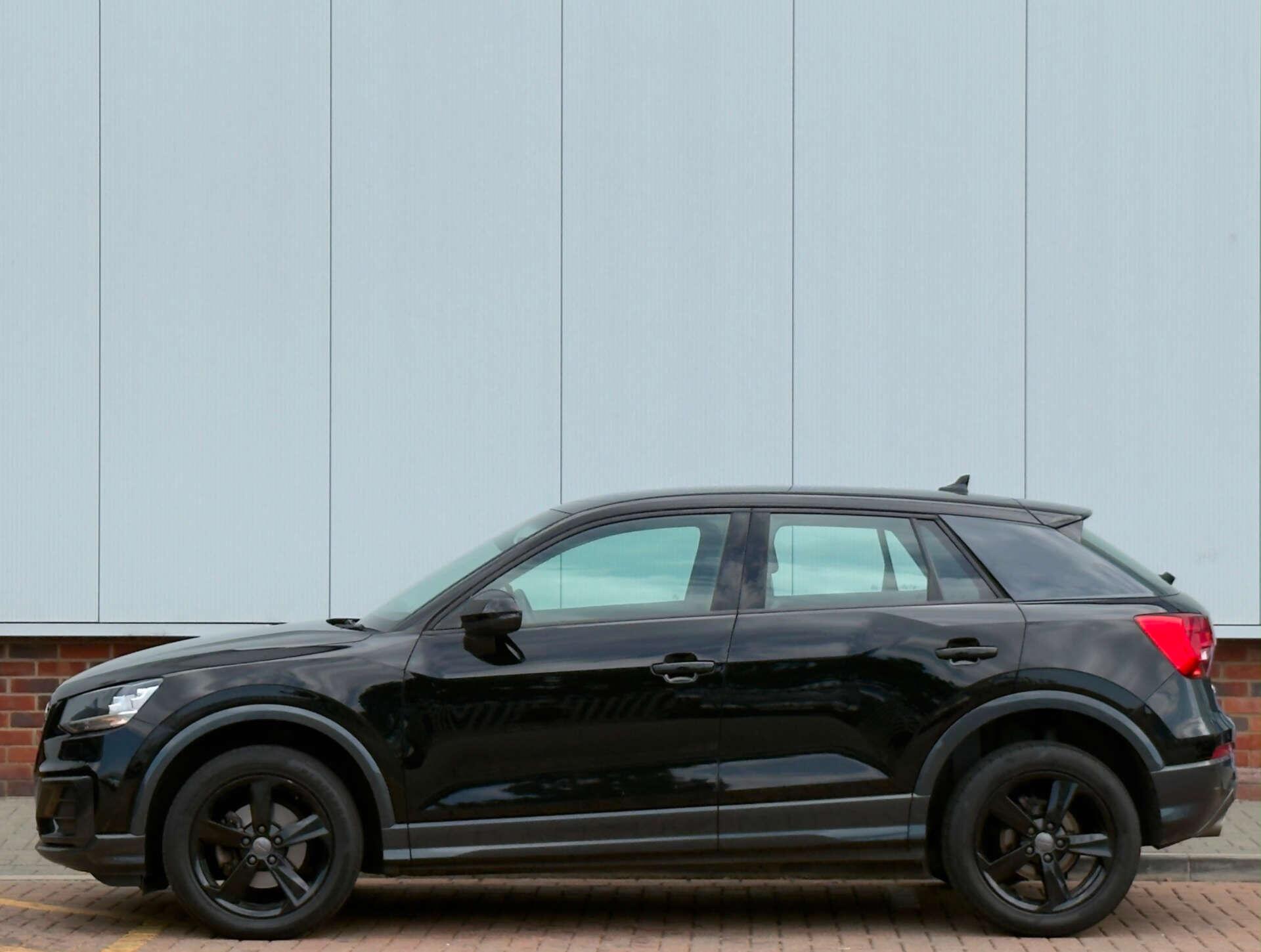 Audi Q2 view 6