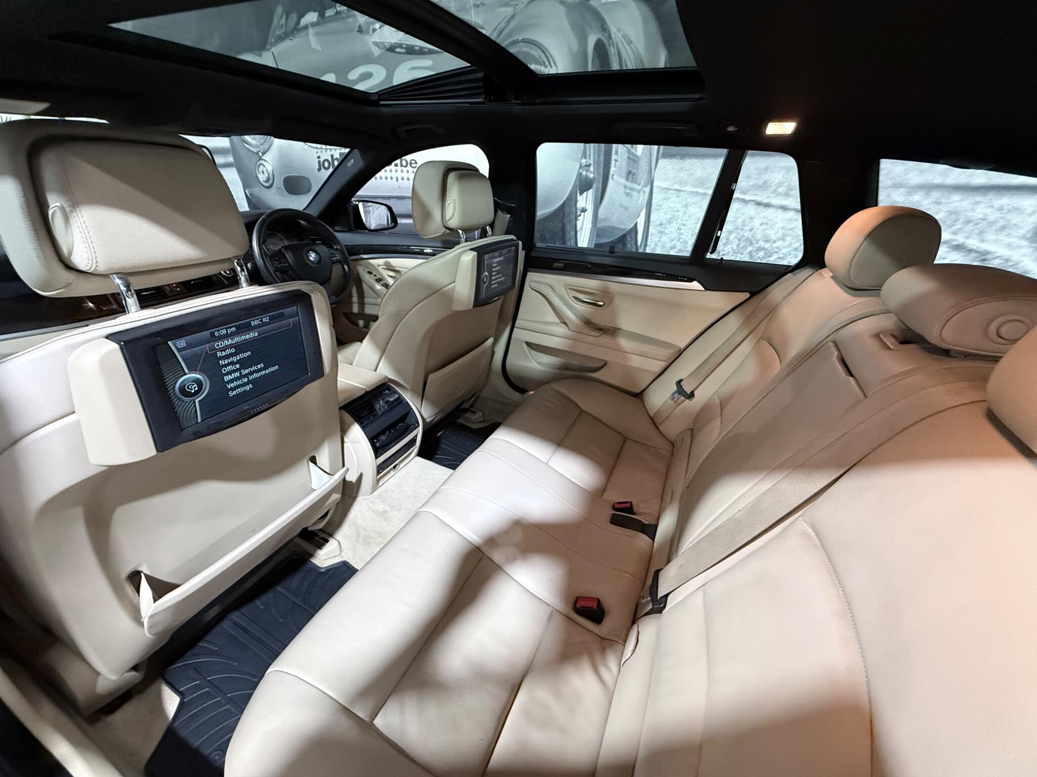 BMW 5 Series view 17
