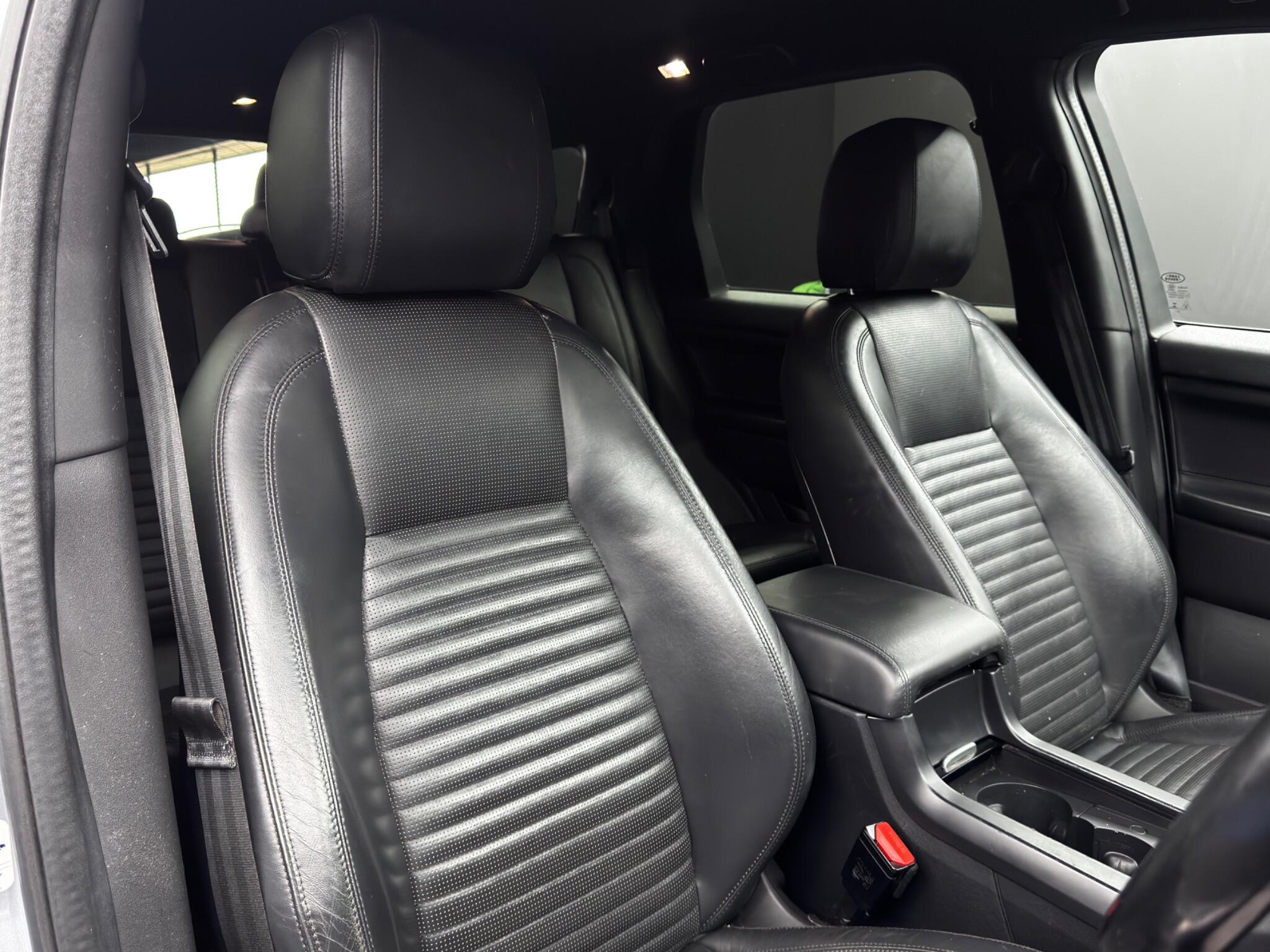 Land Rover Discovery Sport view 12
