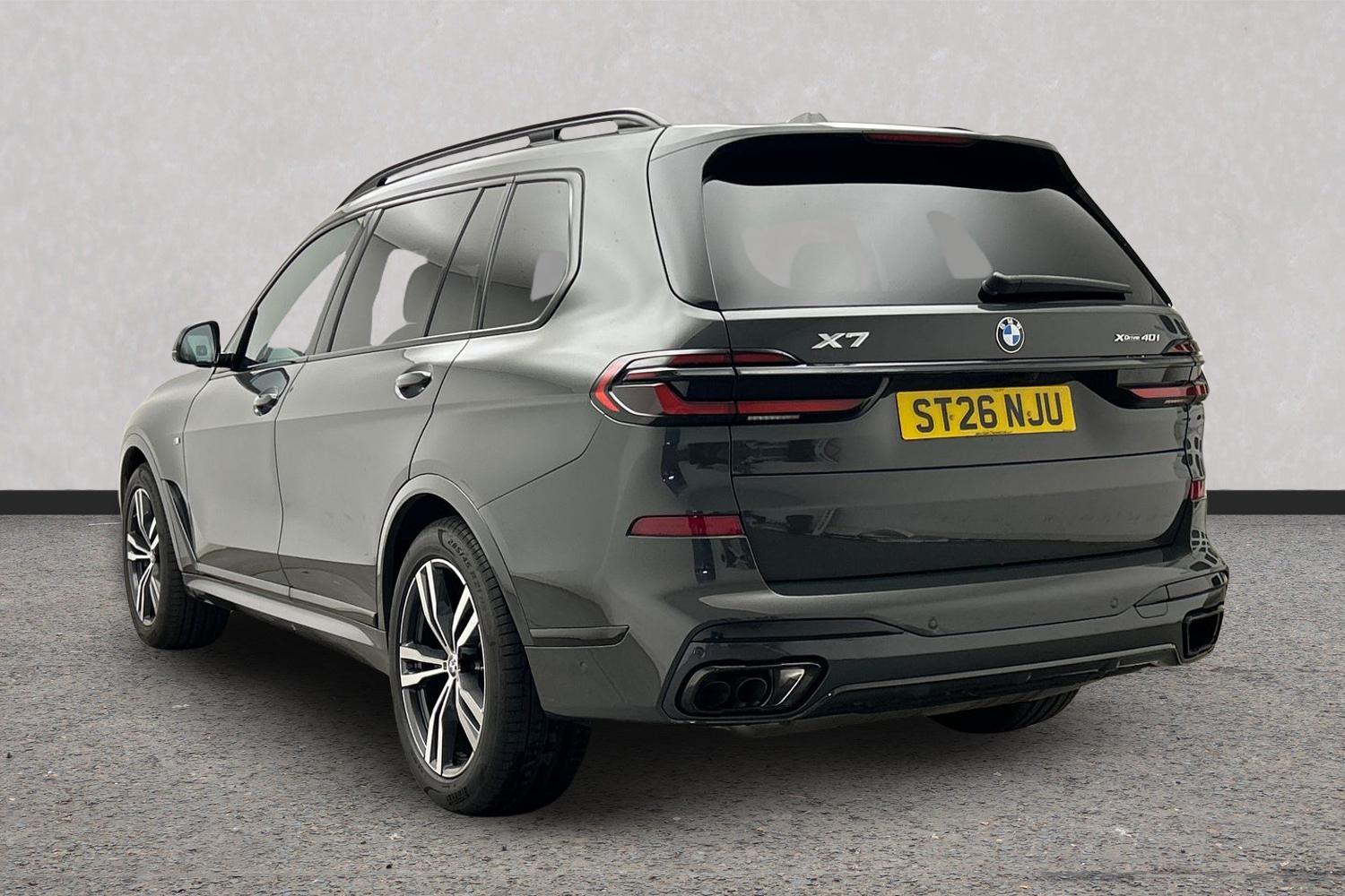 BMW X7 view 2