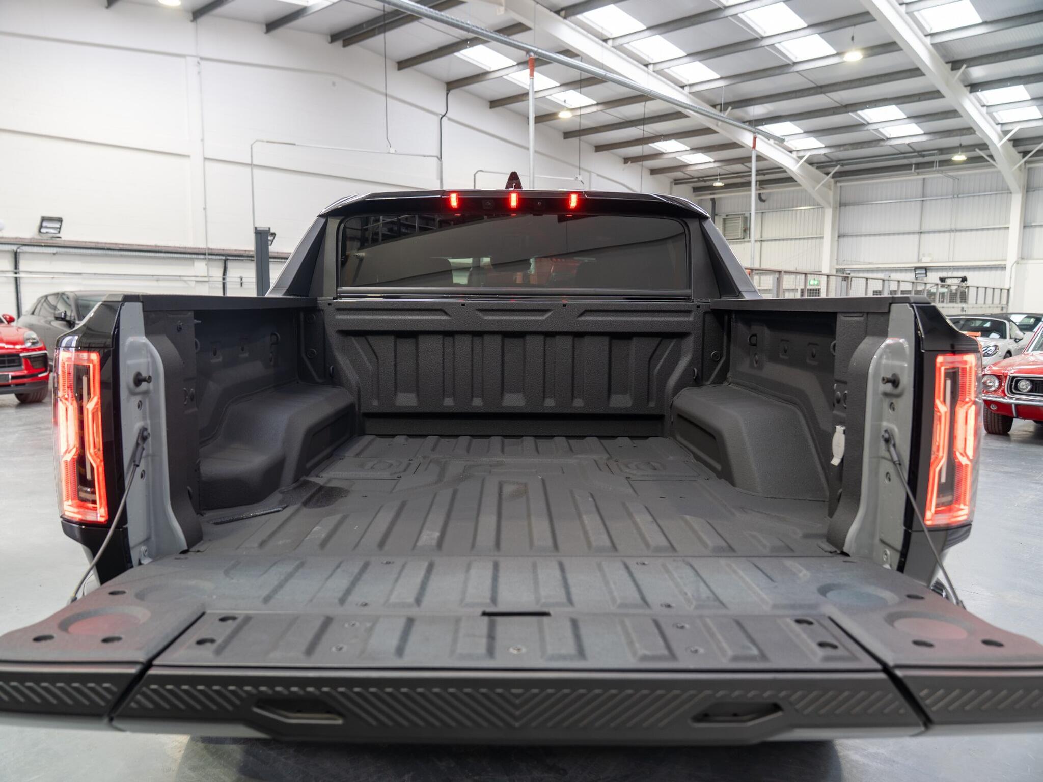 Hummer H3 view 23