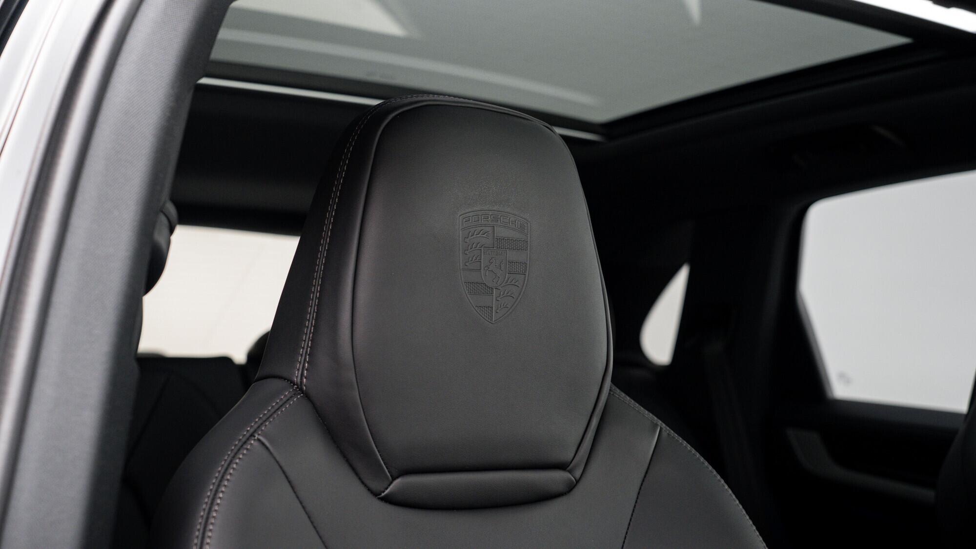 Porsche Cayenne view 40