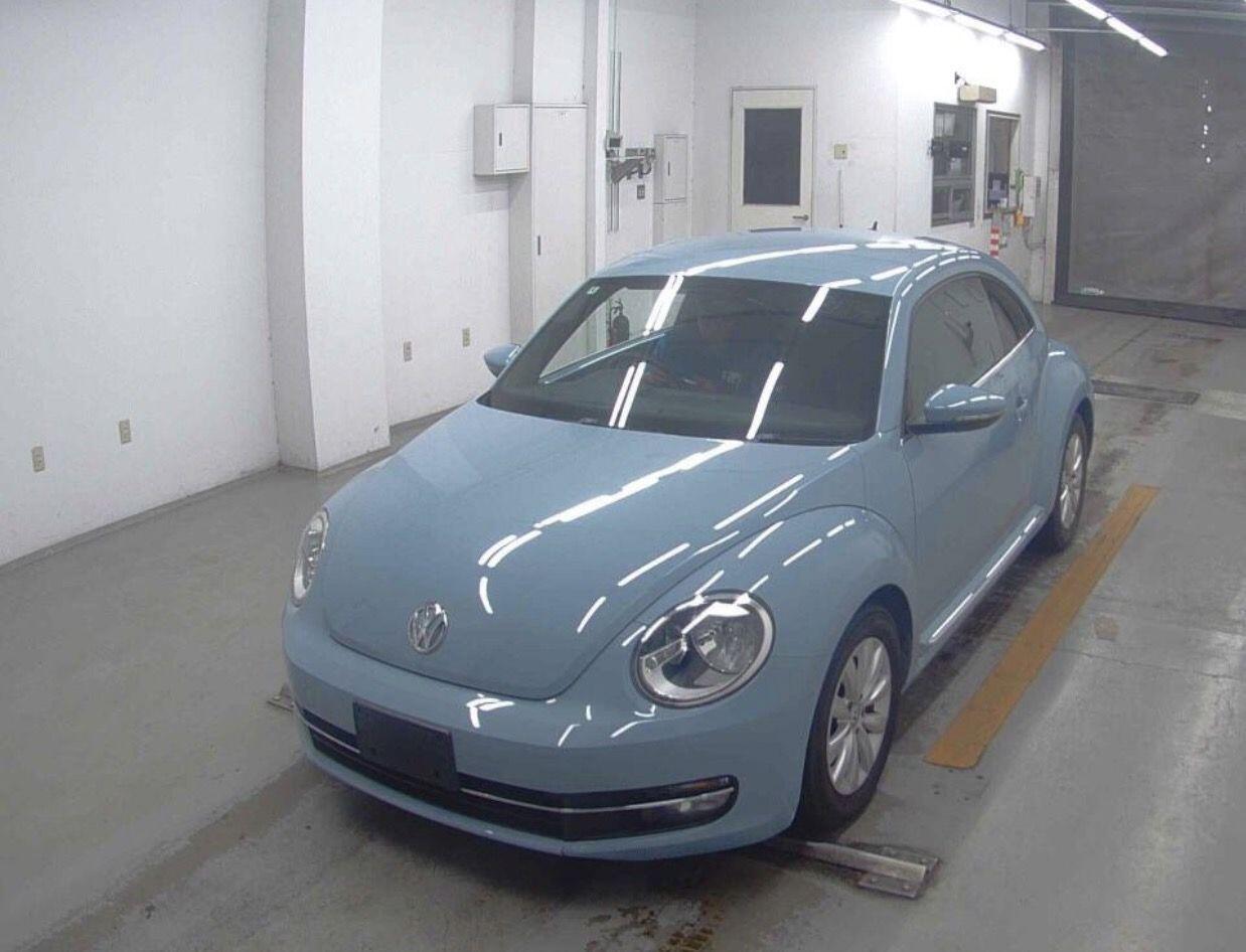 Volkswagen Beetle view 3