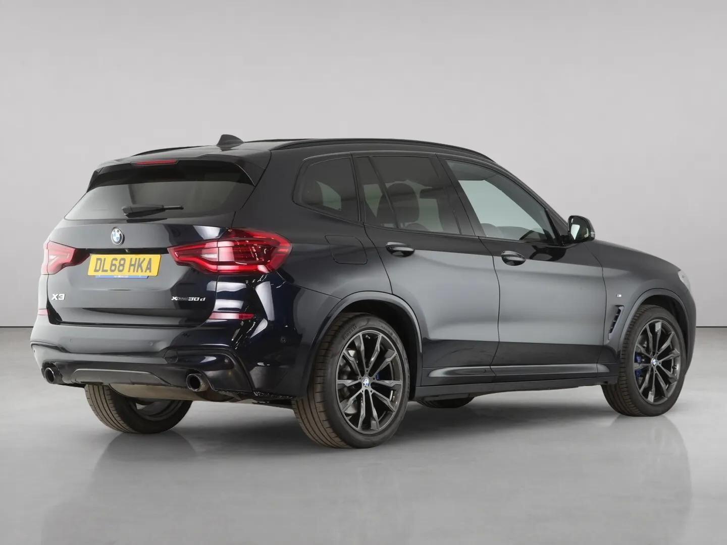 BMW X3 view 12